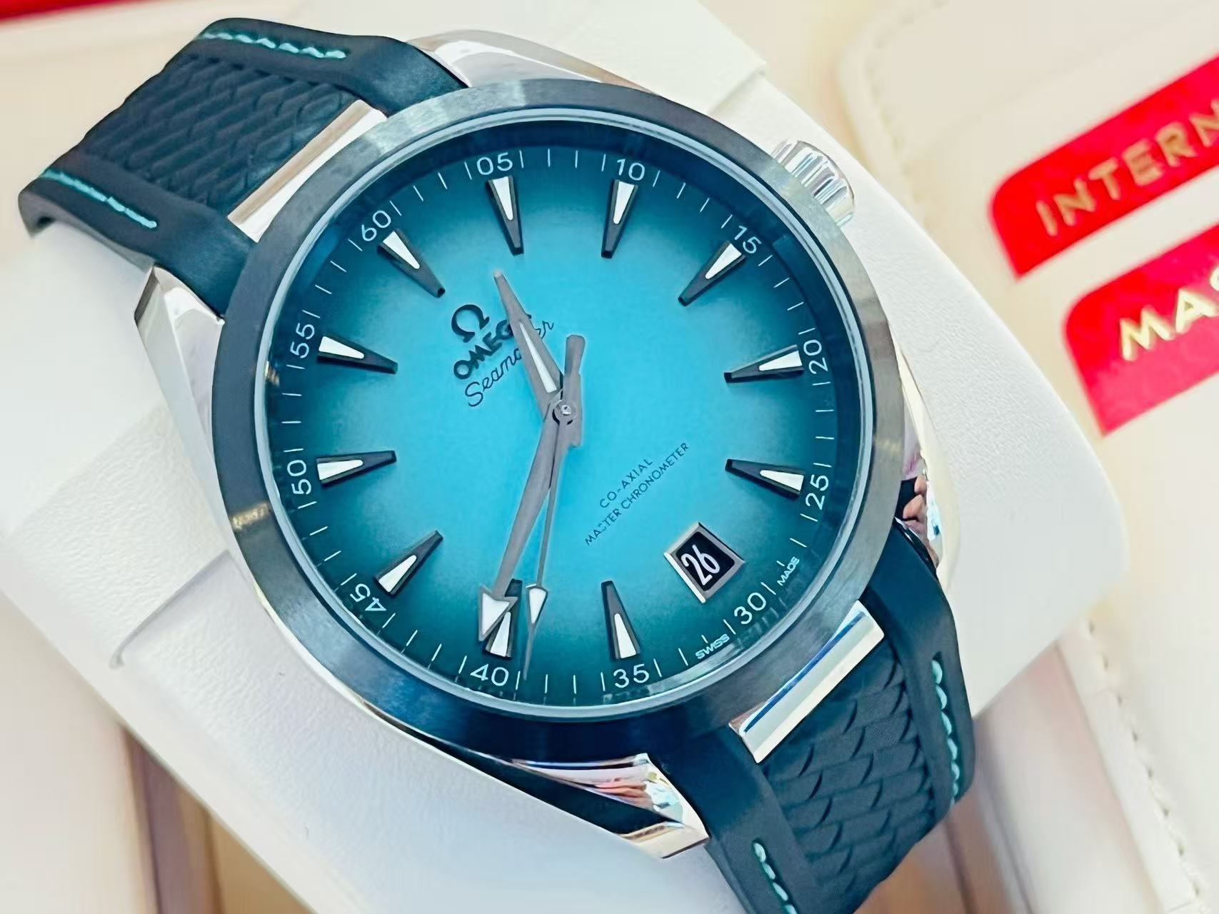 Omega 220.32.41.21.03.001 detail 2