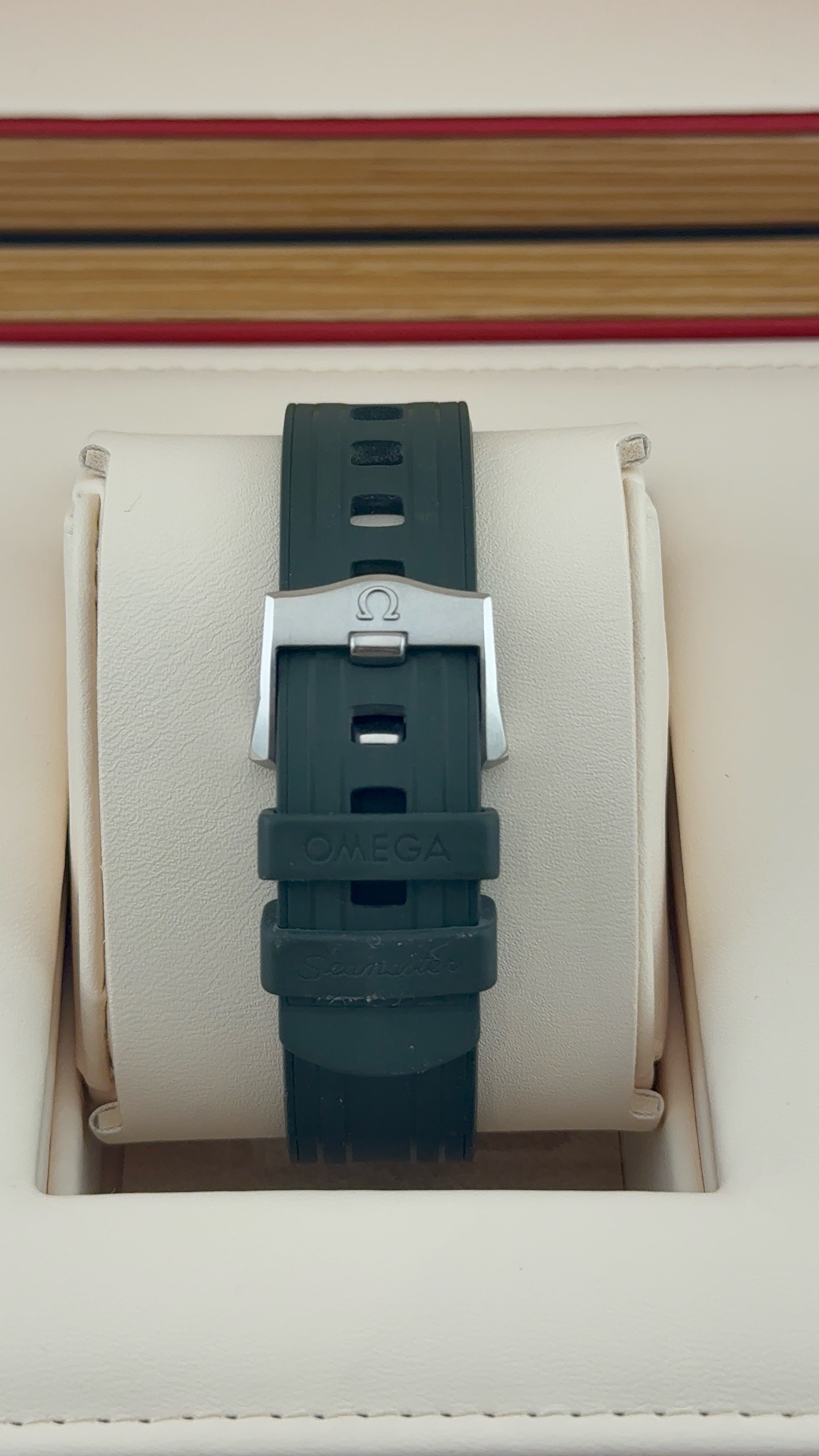 Cartier 210.32.42.20.10.001 detail 6