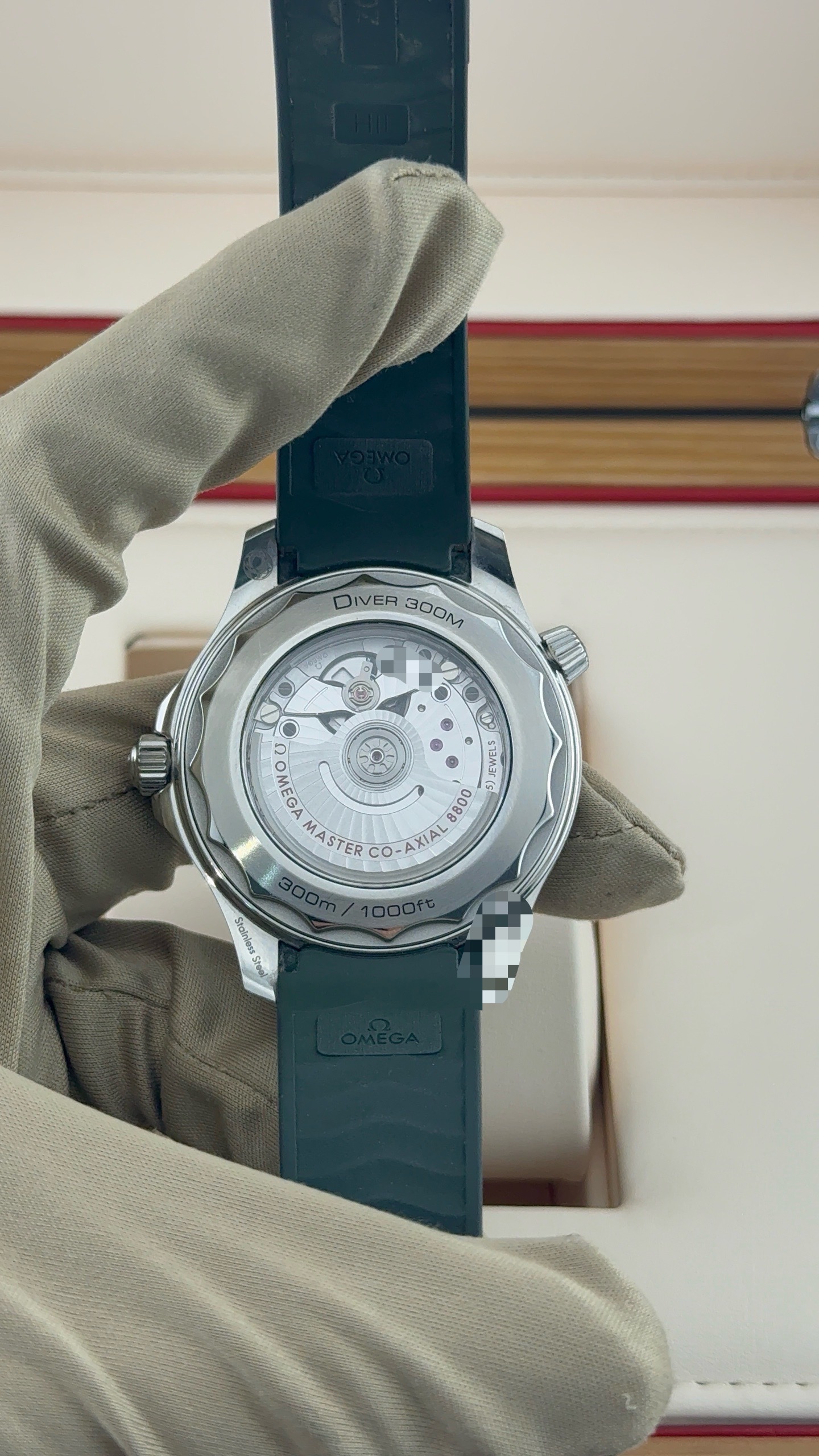 Cartier 210.32.42.20.10.001 detail 5