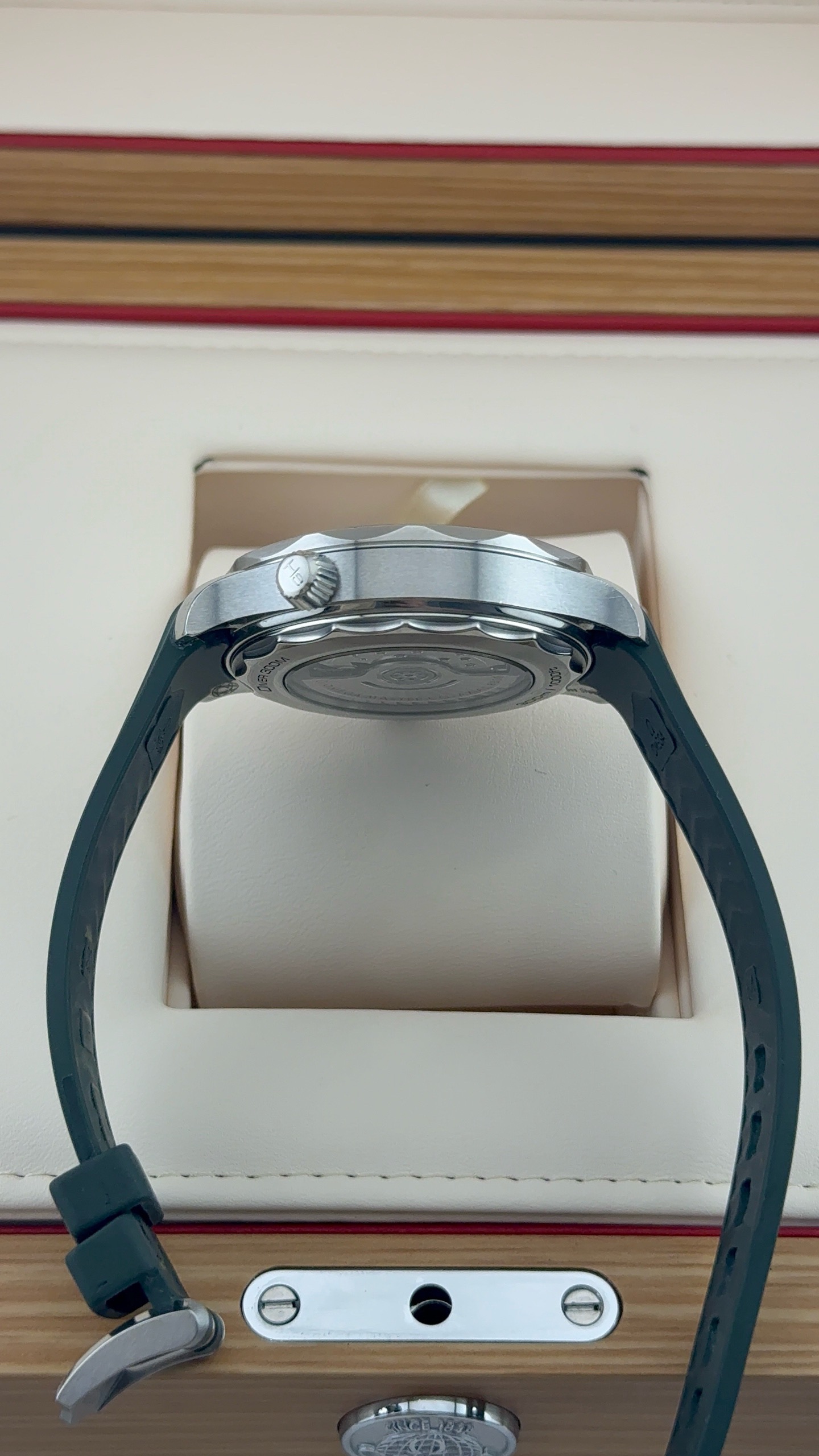 Cartier 210.32.42.20.10.001 detail 3