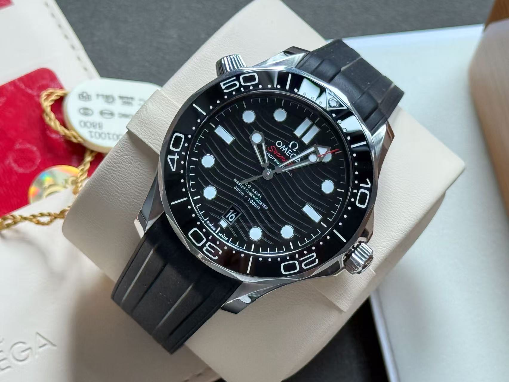Omega .210.32.42.20.01.001 detail 1