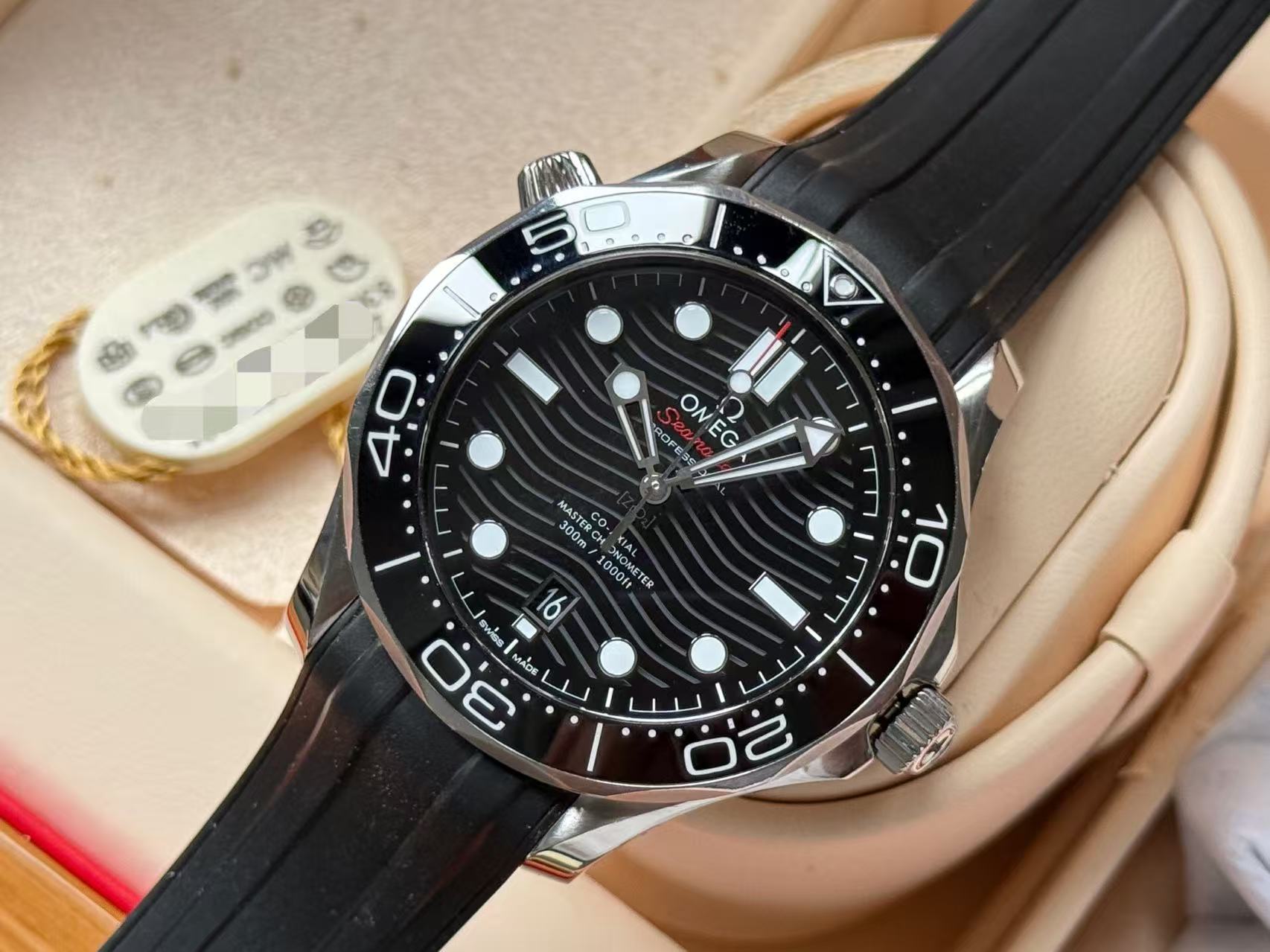 Omega .210.32.42.20.01.001 detail 2