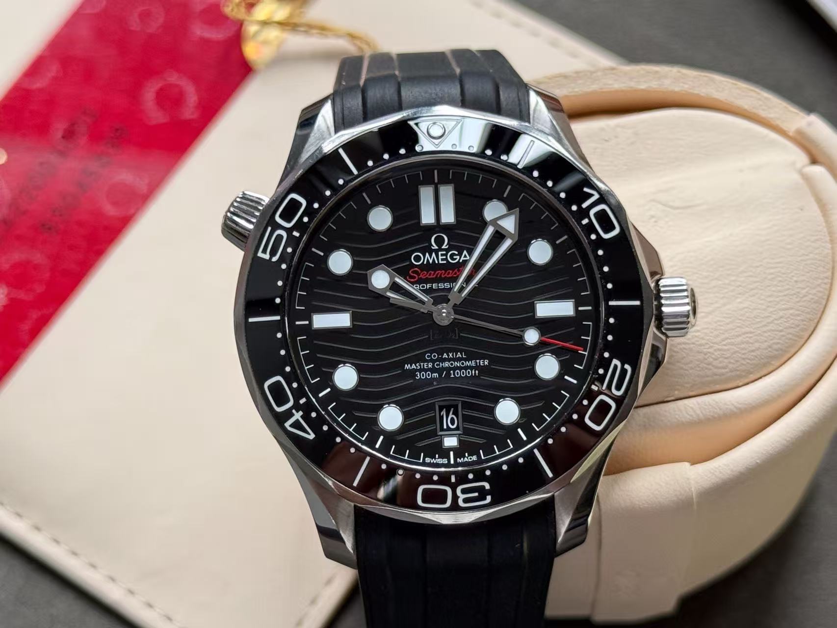 Omega .210.32.42.20.01.001 detail 3
