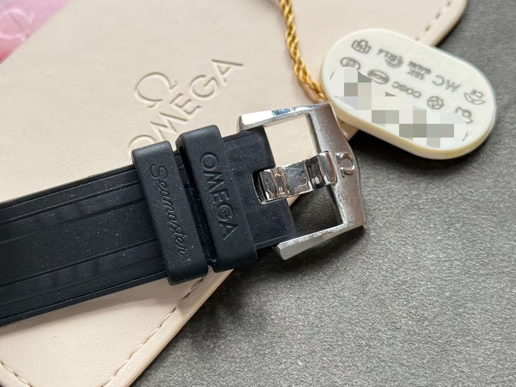 Omega .210.32.42.20.01.001 detail 4