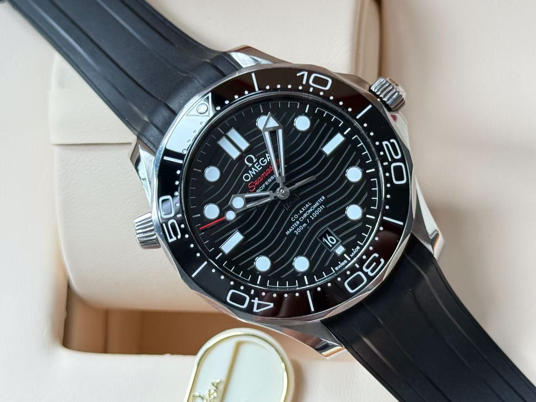 Omega .210.32.42.20.01.001 detail 5