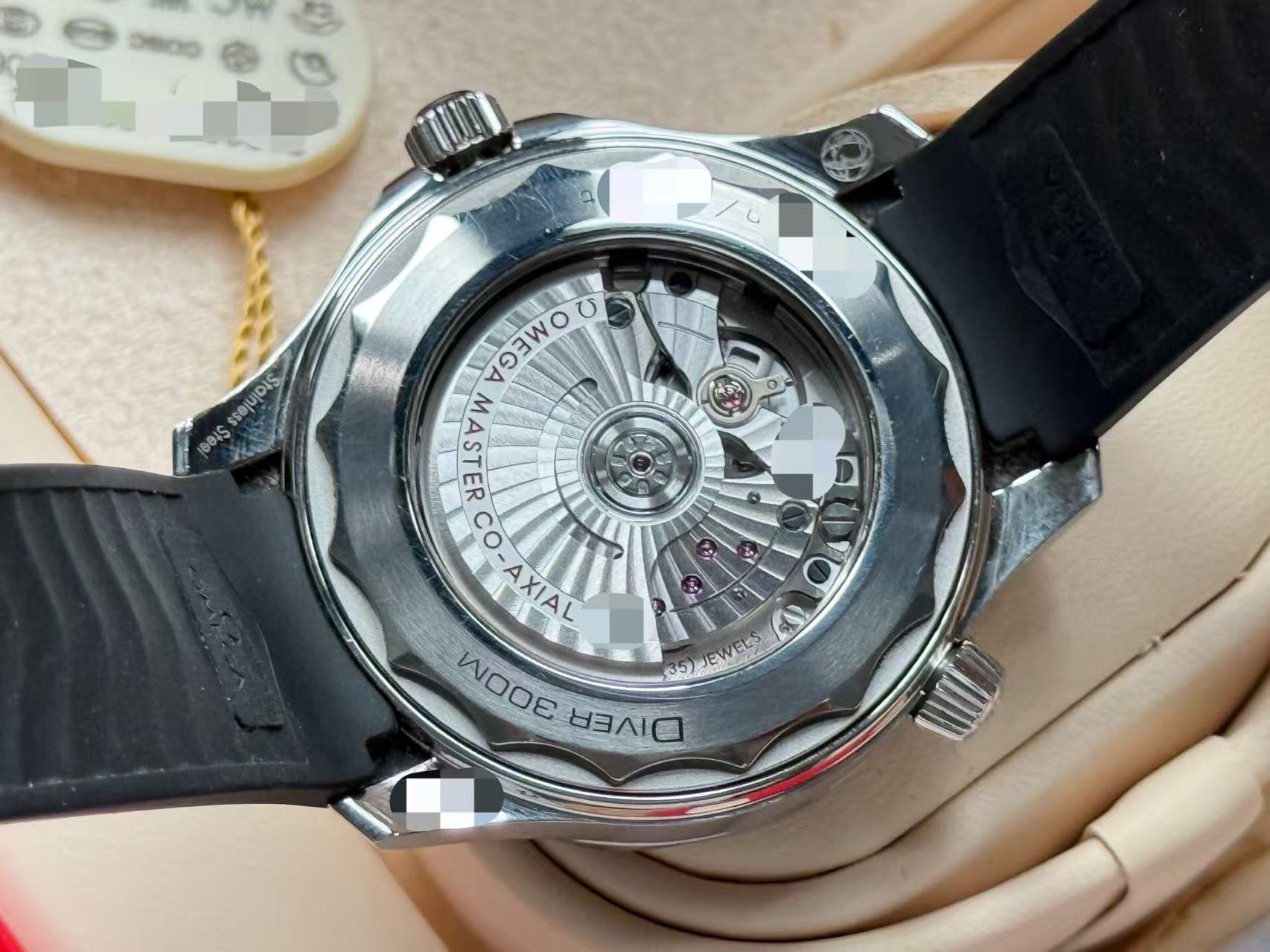 Omega .210.32.42.20.01.001 detail 6