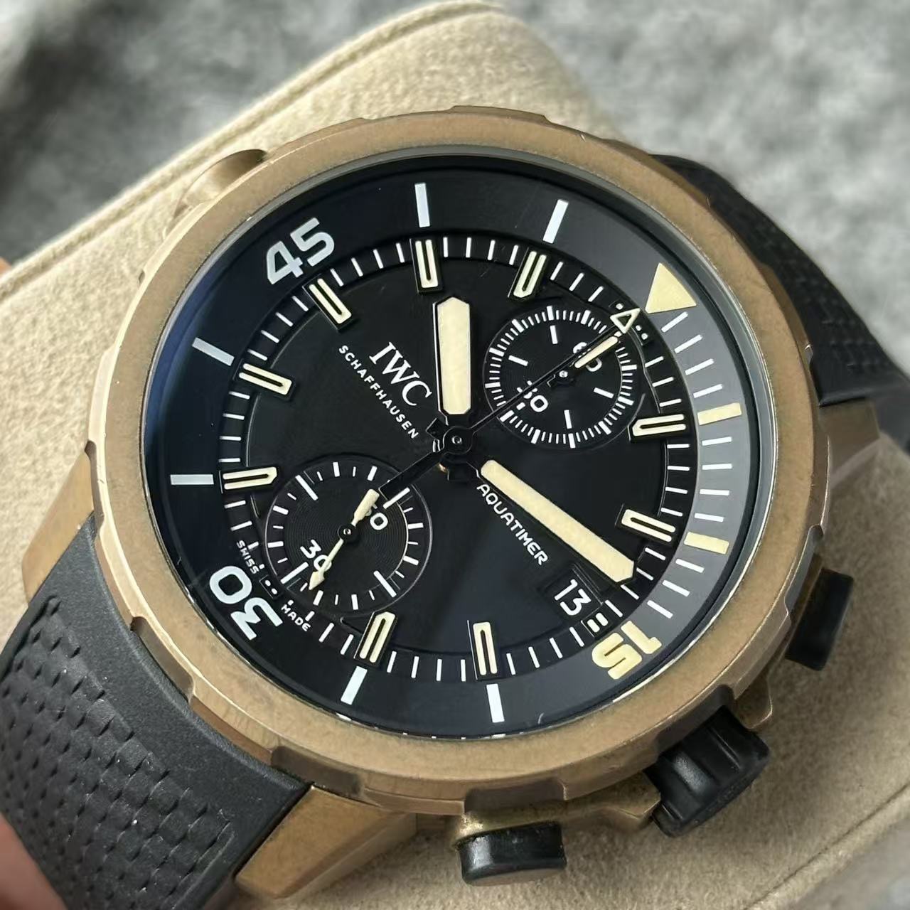 IWC IW379503 detail 4