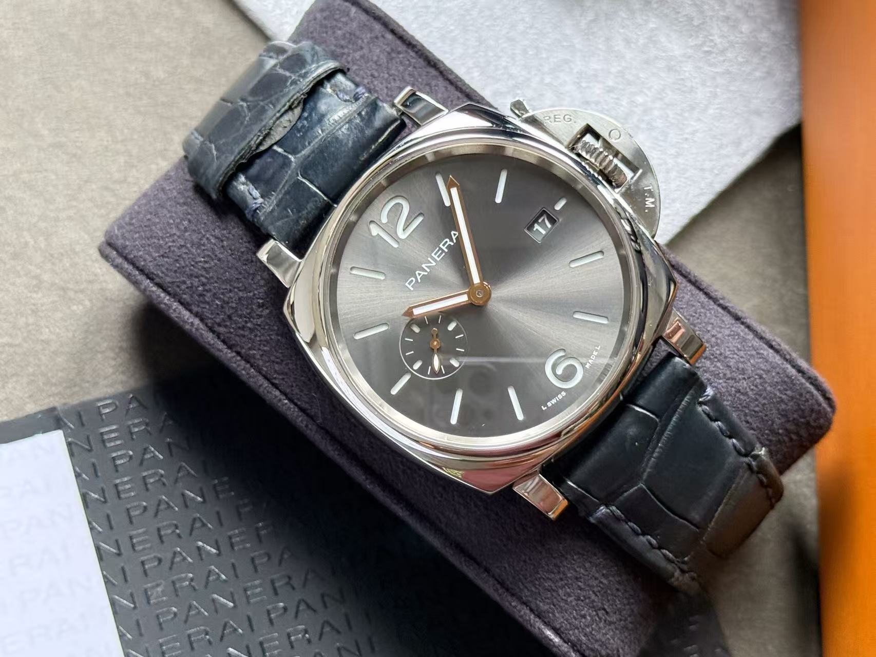 Panerai PAM01250 detail 4