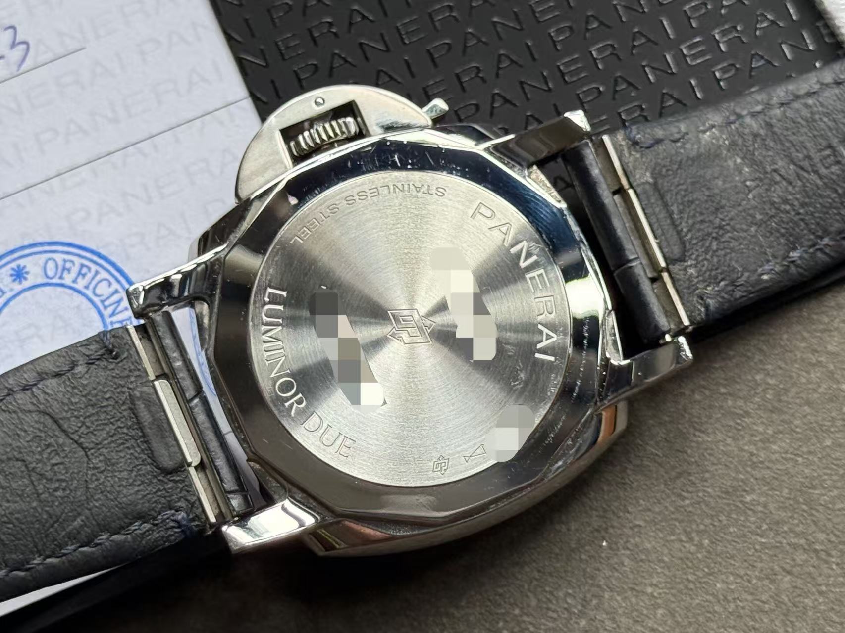 Panerai PAM01250 detail 6