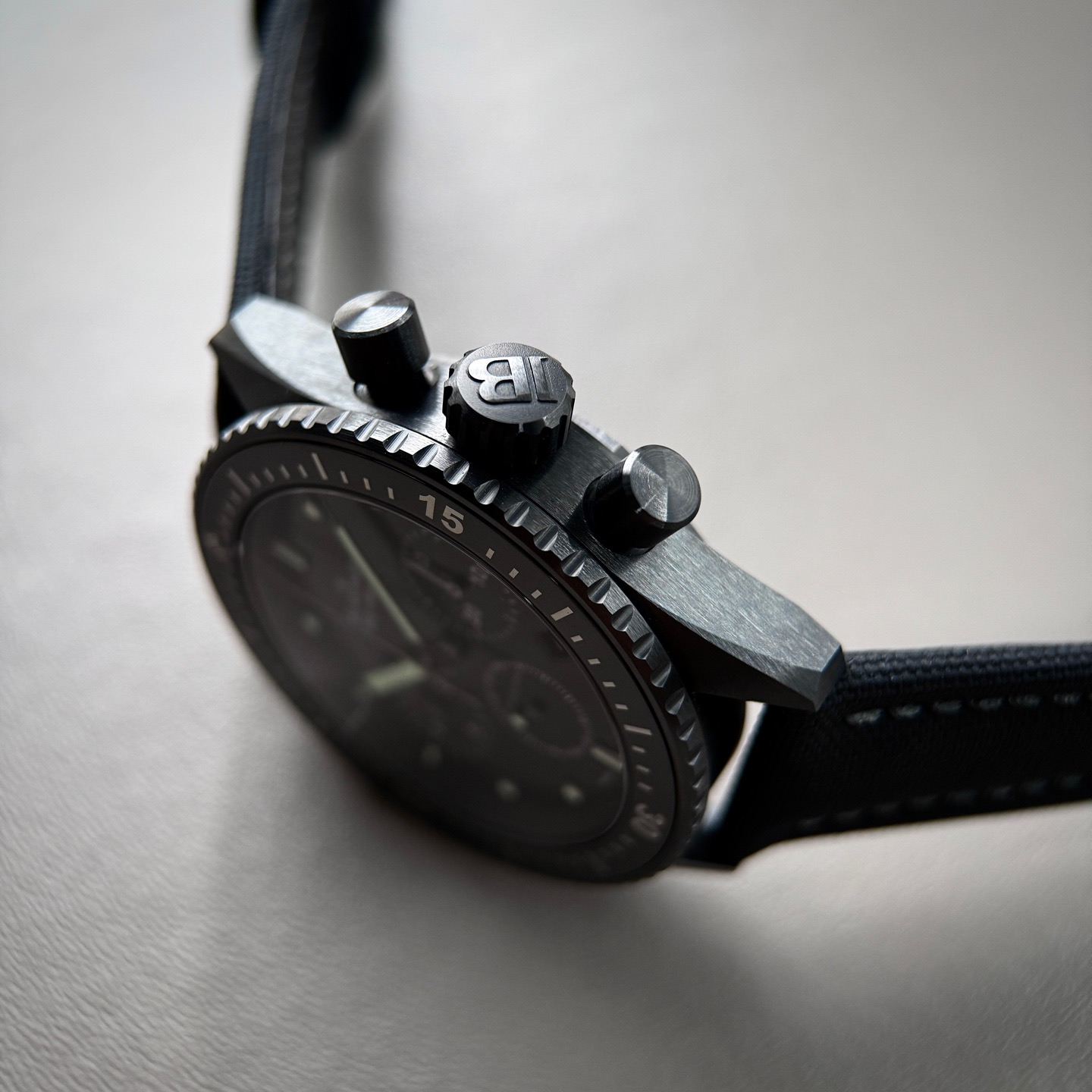 Omega 5200 0130 B52A detail 5