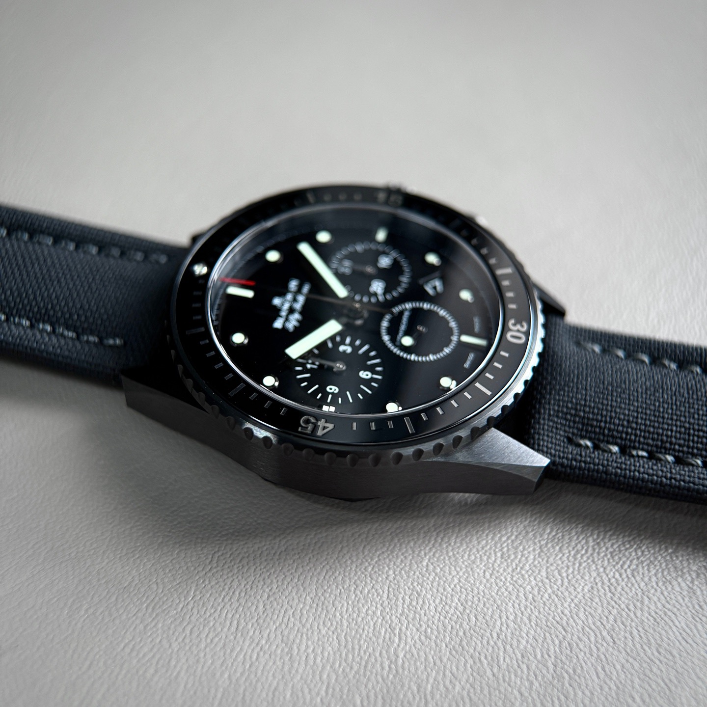 Omega 5200 0130 B52A detail 1