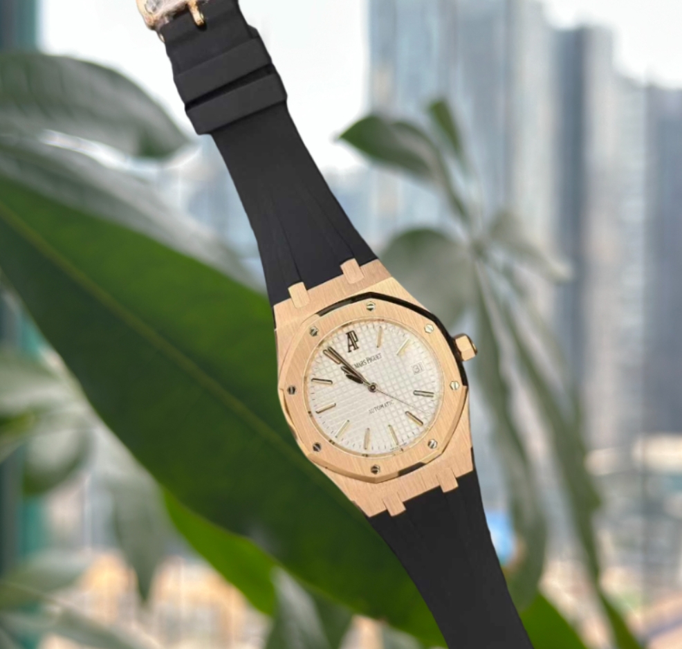 Audemars Piguet 15300or detail 1