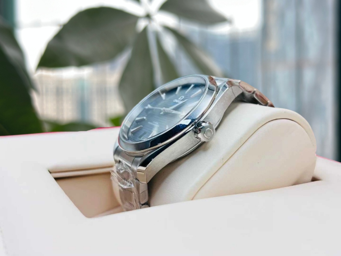 Omega 220.10.41.21.03.001 detail 3
