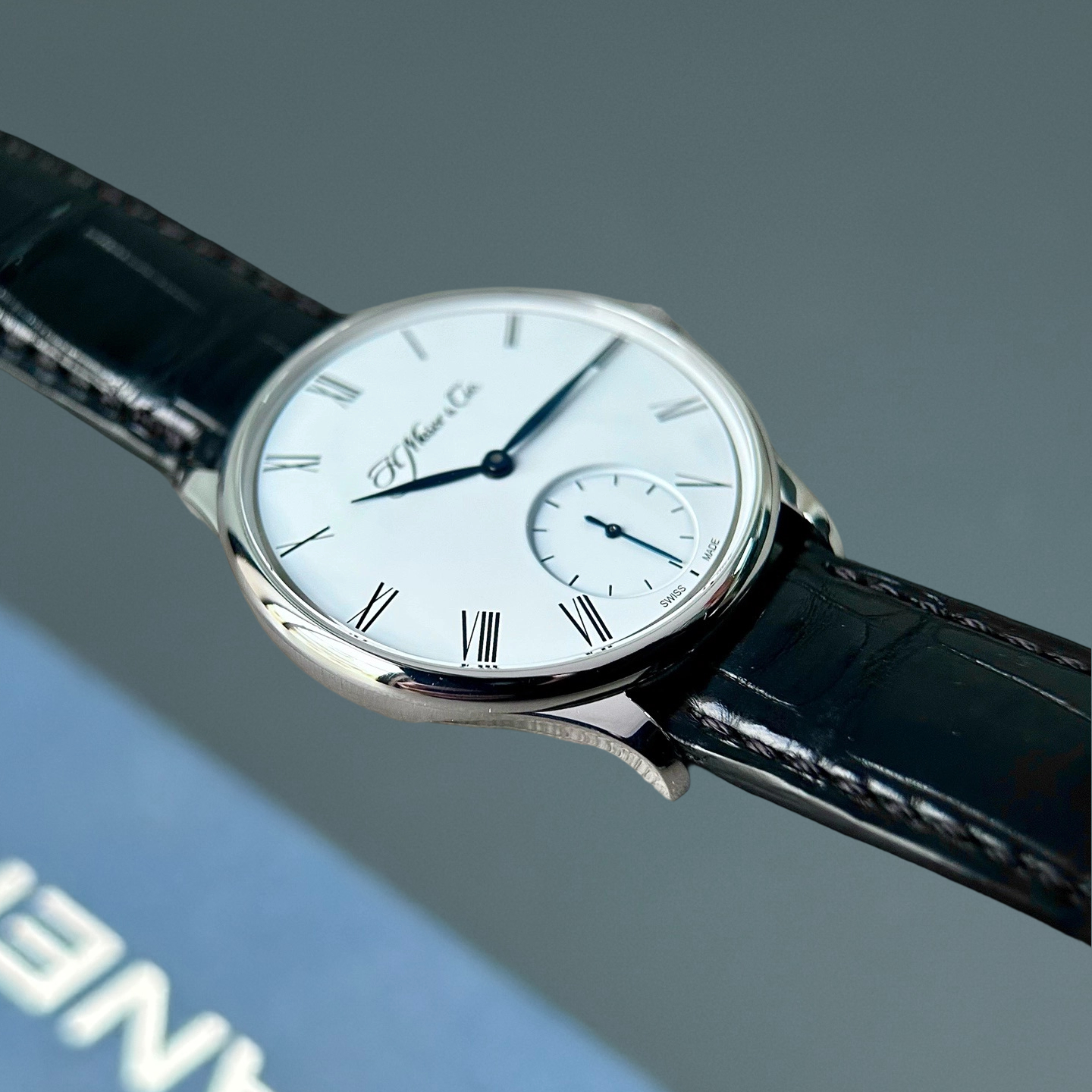 H.Moser & Cie() 2327-0200 detail 1