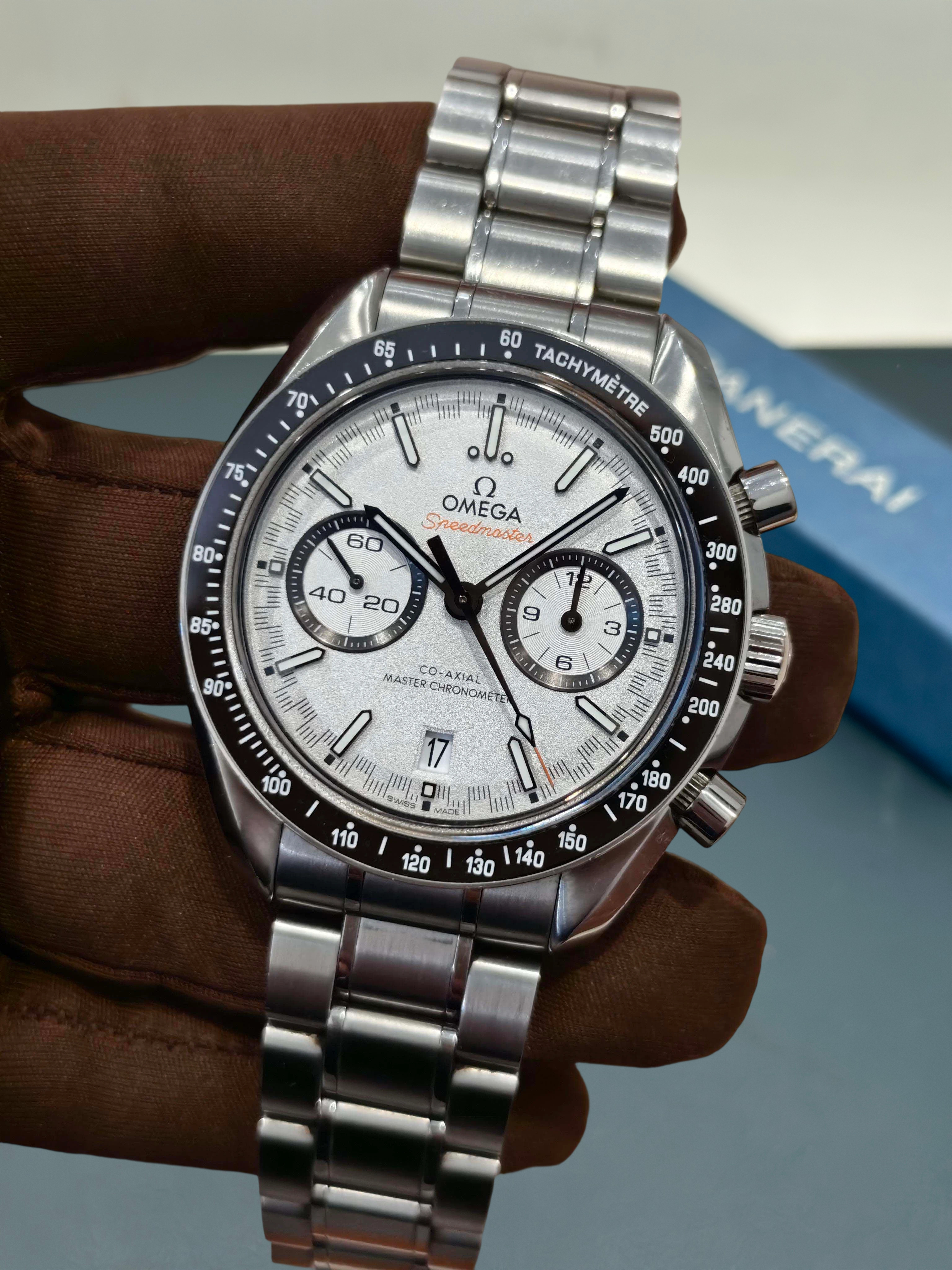 Omega 329.30.44.51.04.001 detail 1