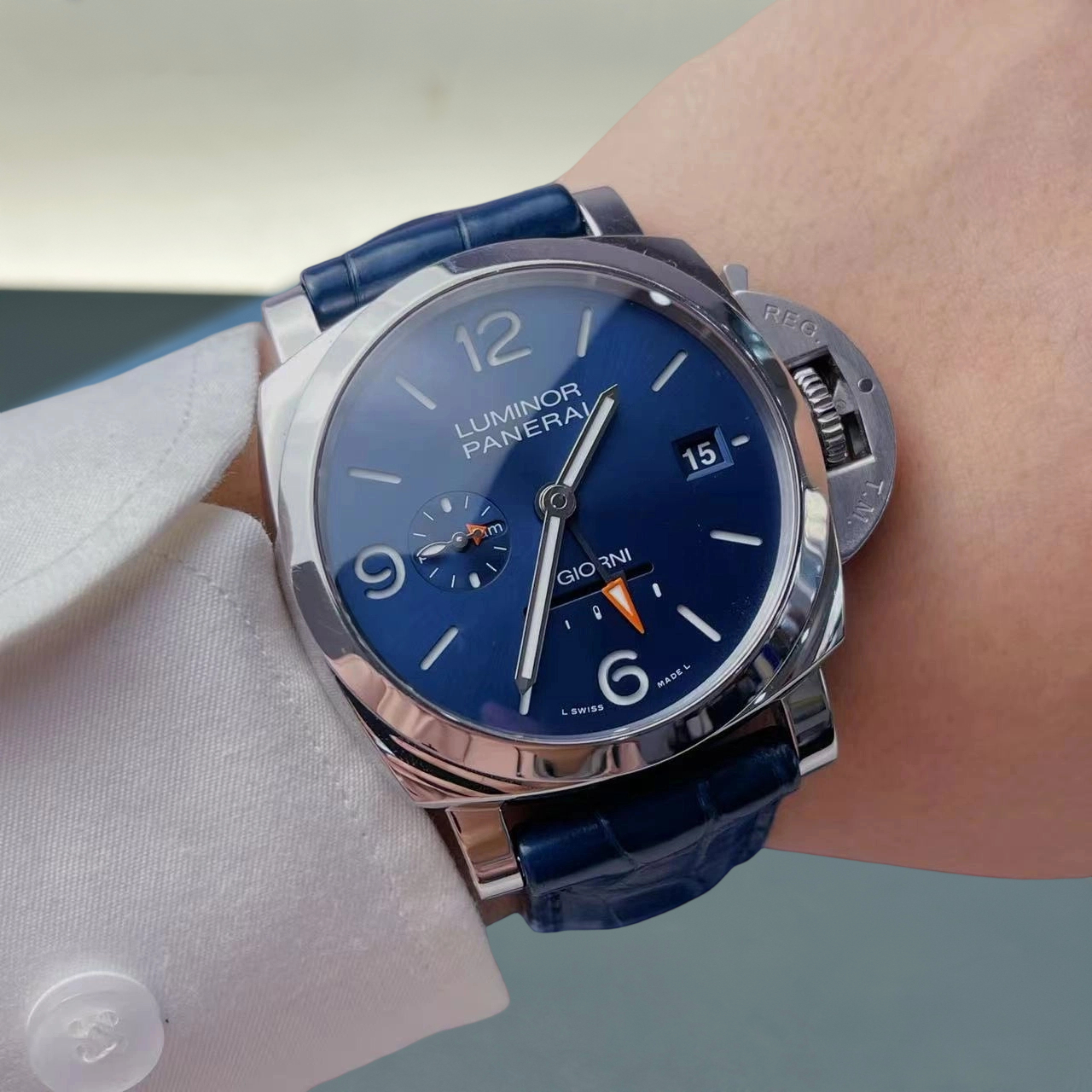 Panerai PAM01482 detail 2