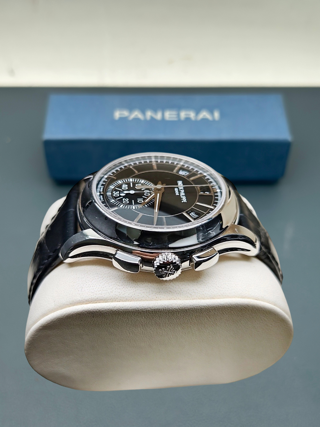 Patek Philippe 5905P-010 detail 1