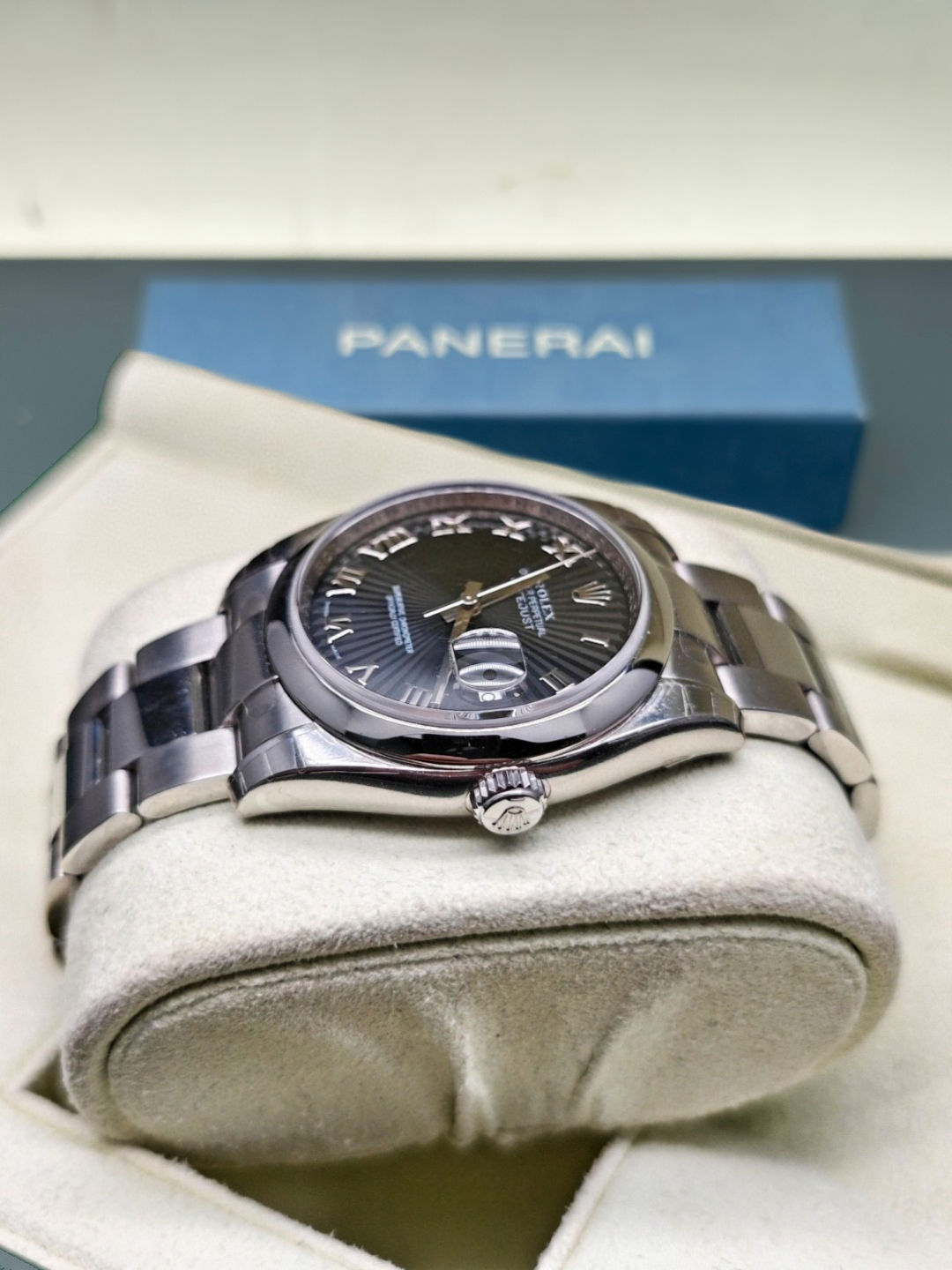 Rolex 116200 detail 2