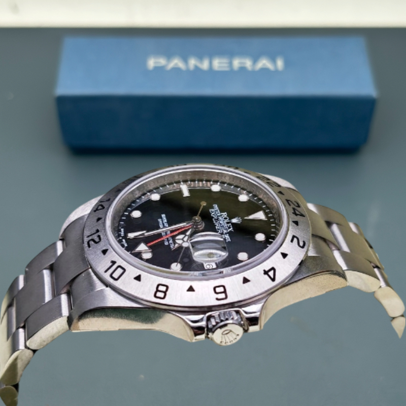 Rolex 16570 detail 1