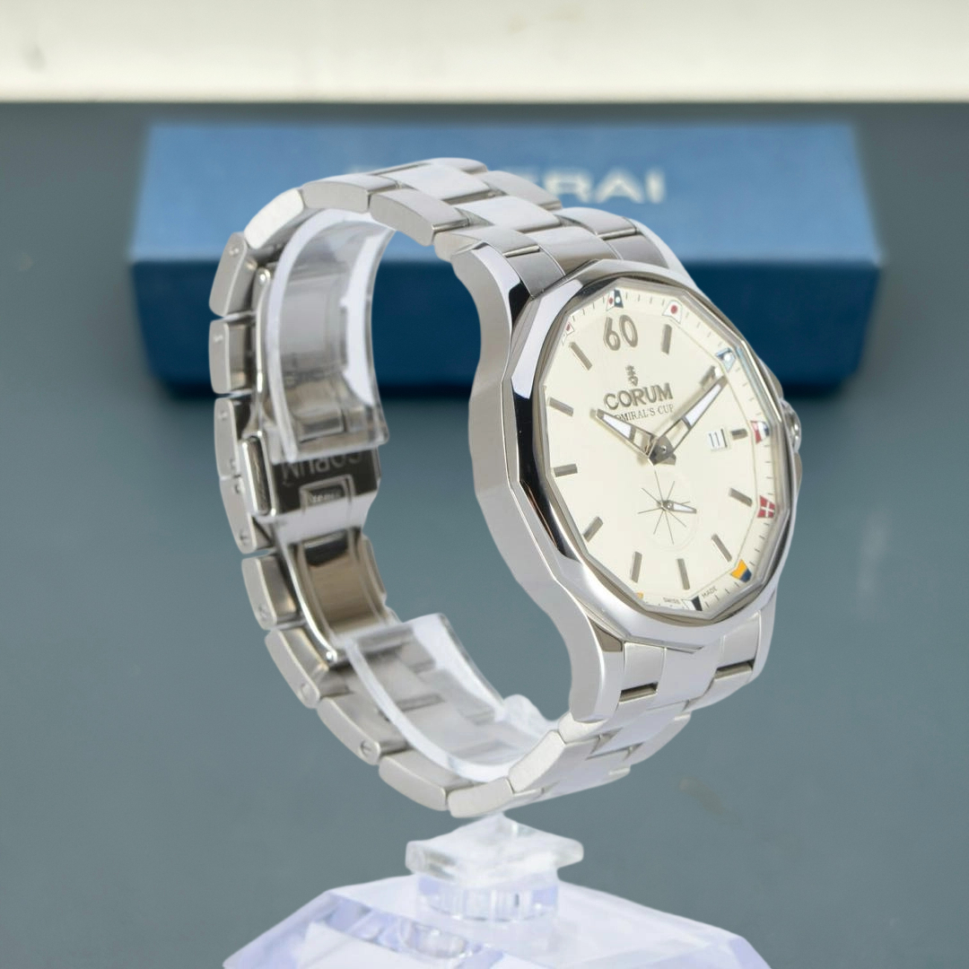 Corum A395 / 02623 detail 2