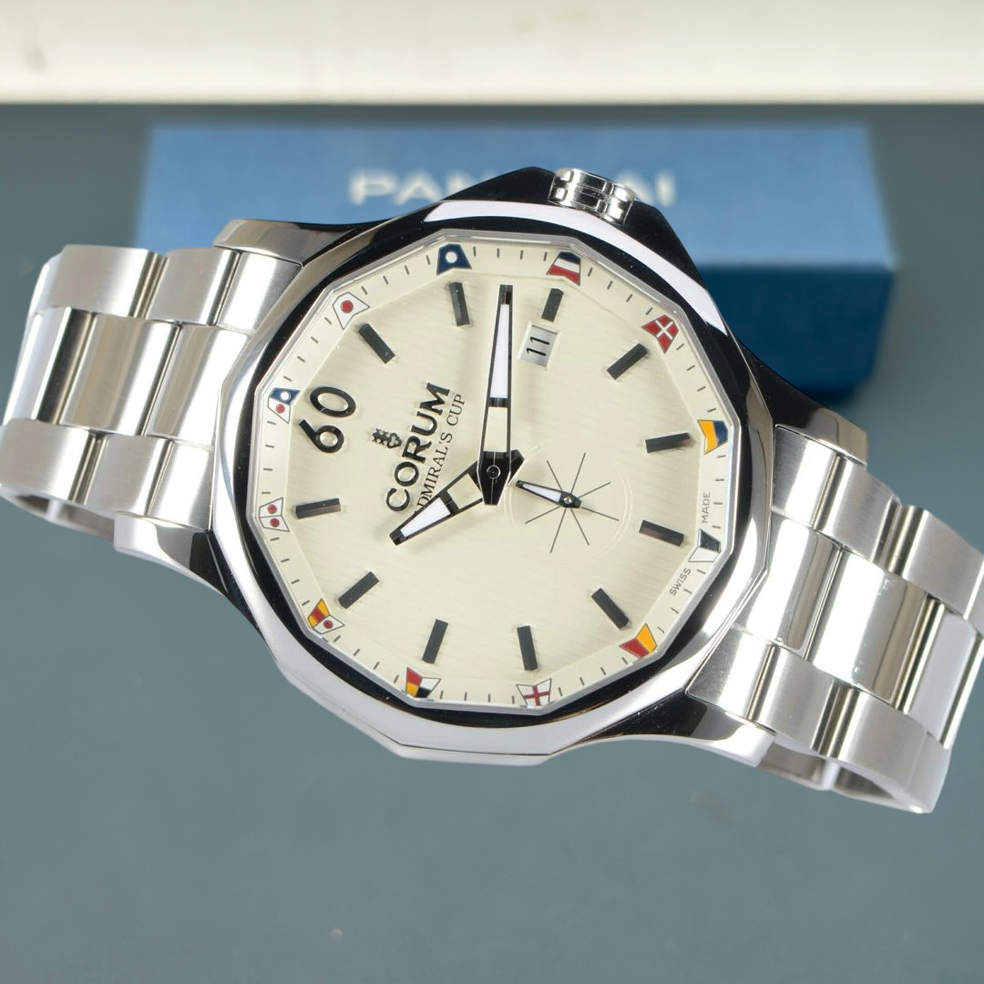 Corum A395 / 02623 detail 3