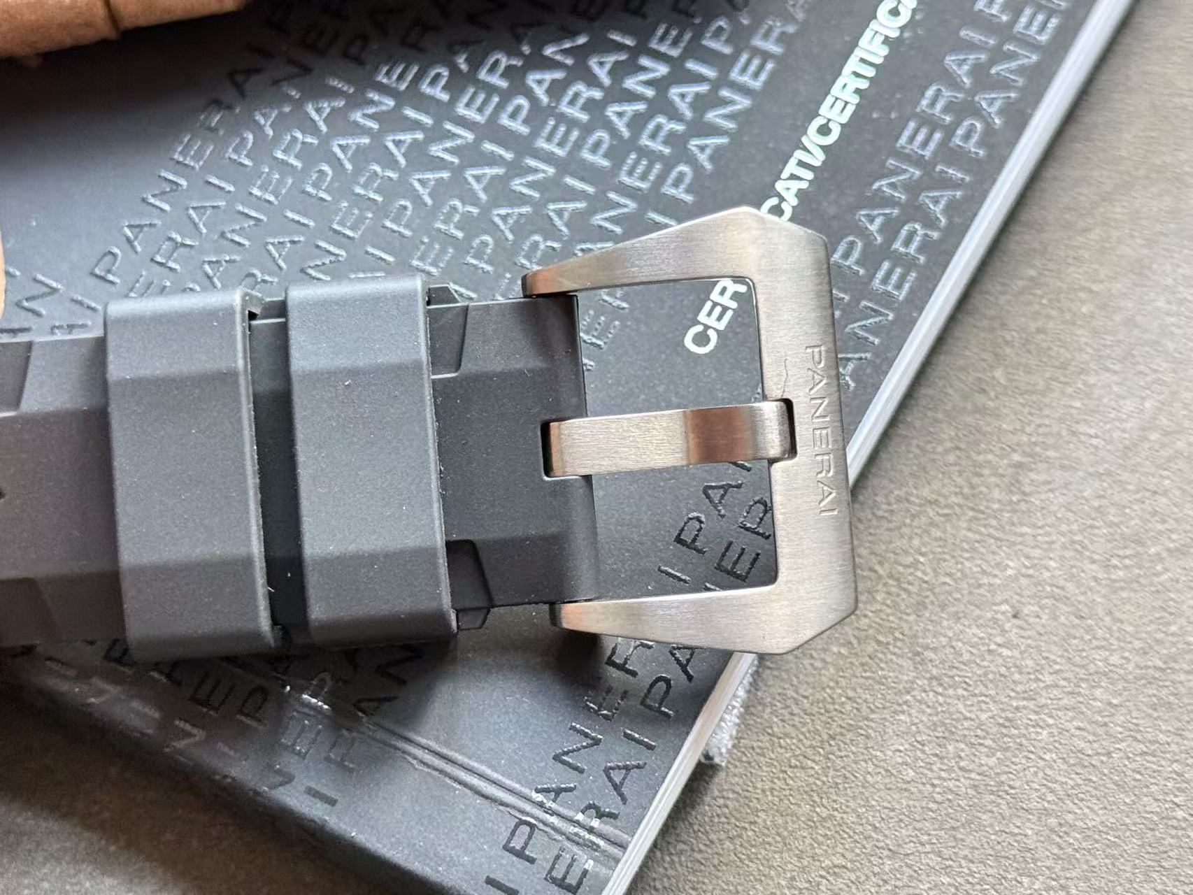 Panerai PAM00305 detail 7