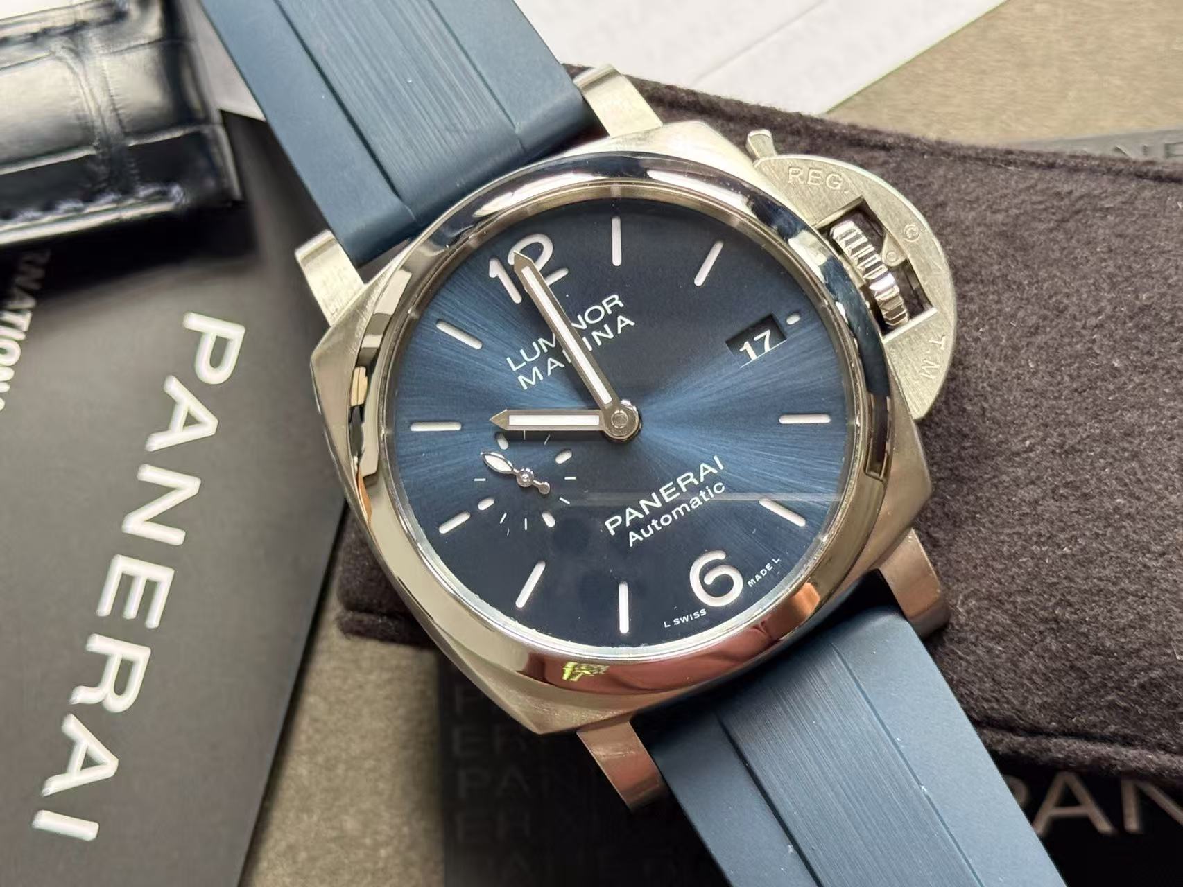 Panerai PAM01393 detail 2