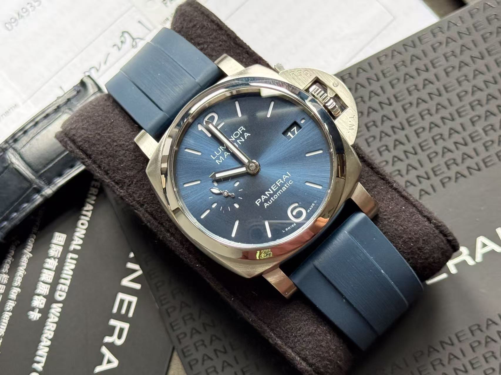 Panerai PAM01393 detail 5