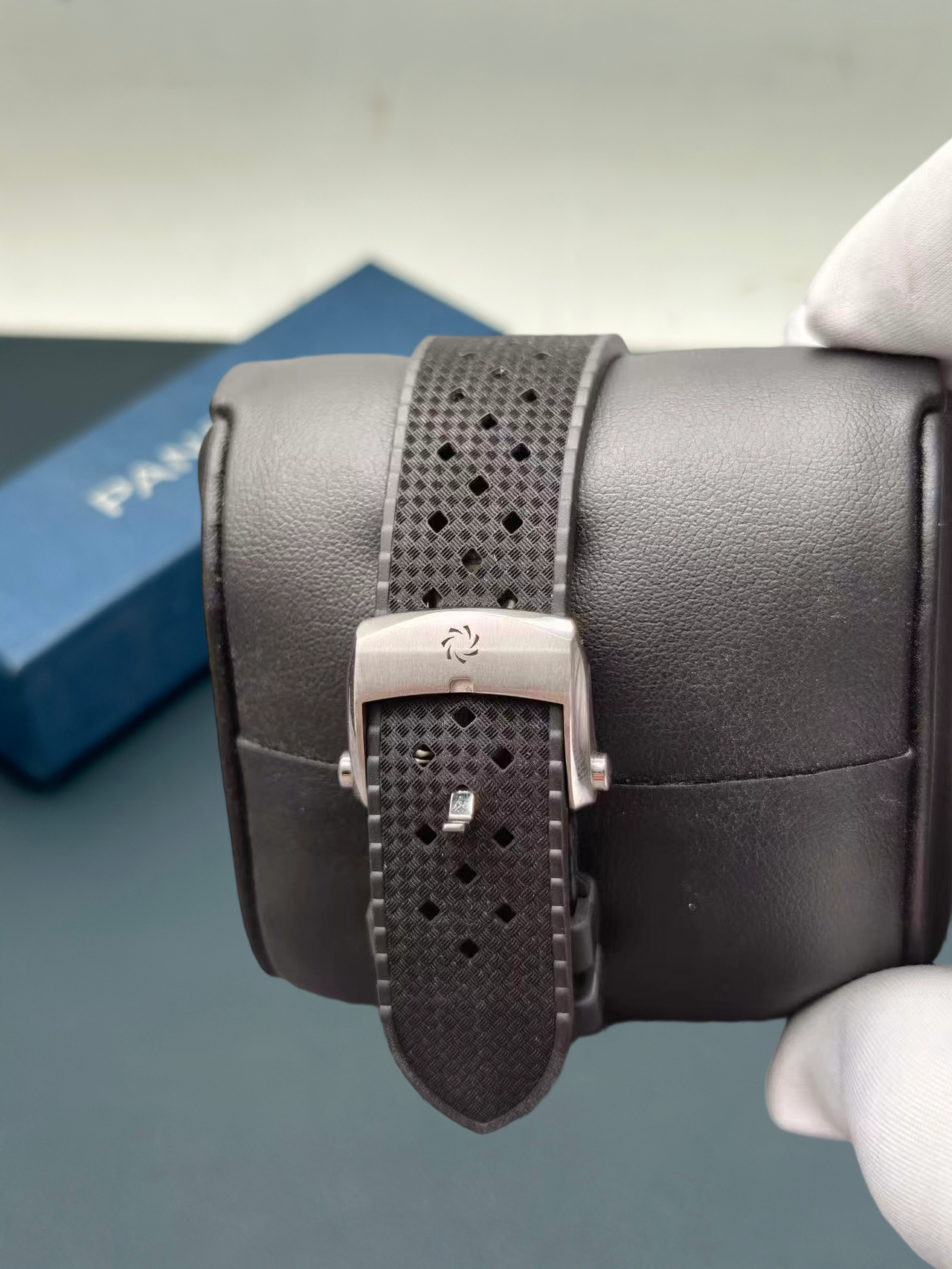 Carl F. Bucherer 00.10803.08.32.02 detail 2