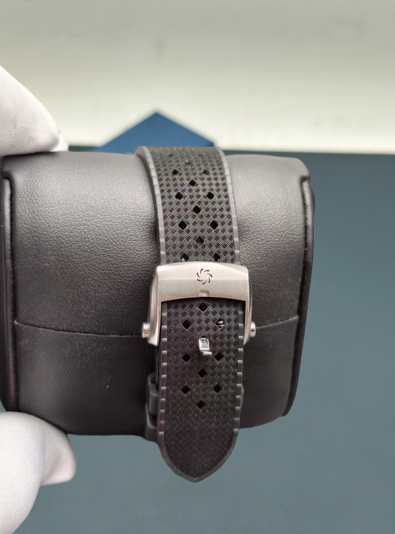 Carl F. Bucherer 00.10803.08.32.02 detail 4