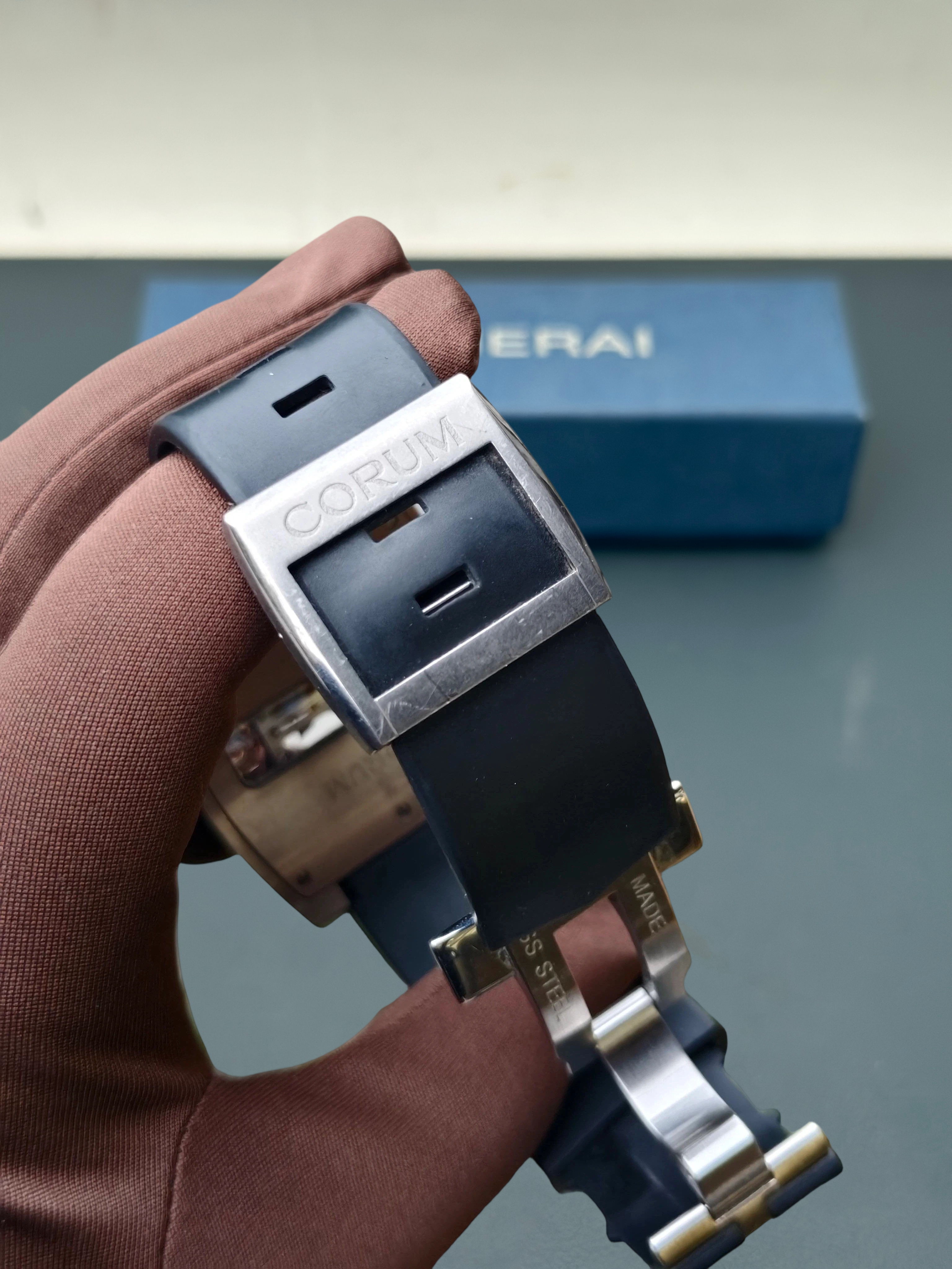 Corum 007.400.06 / F371 detail 2