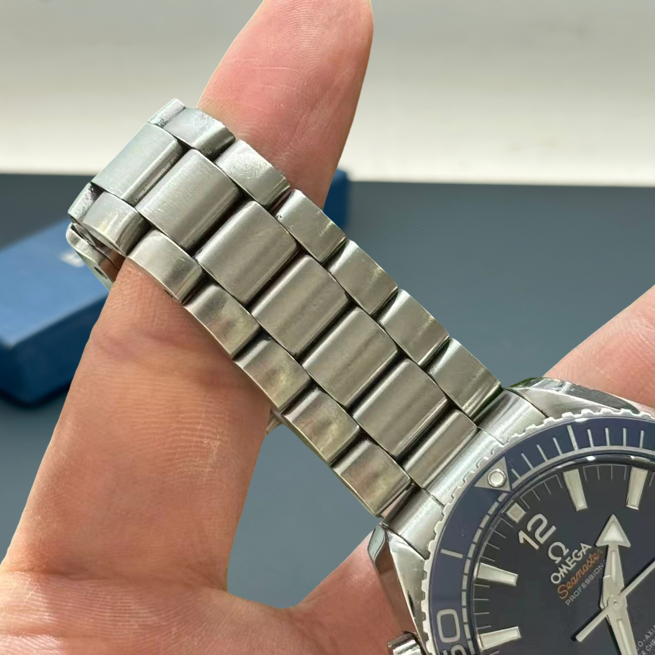 Omega 215.30.44.21.03.001 detail 1