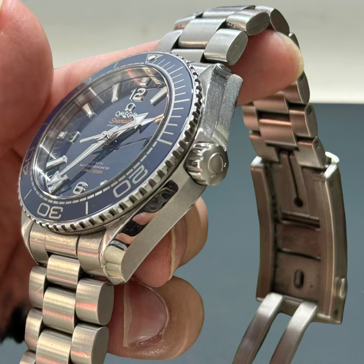 Omega 215.30.44.21.03.001 detail 5