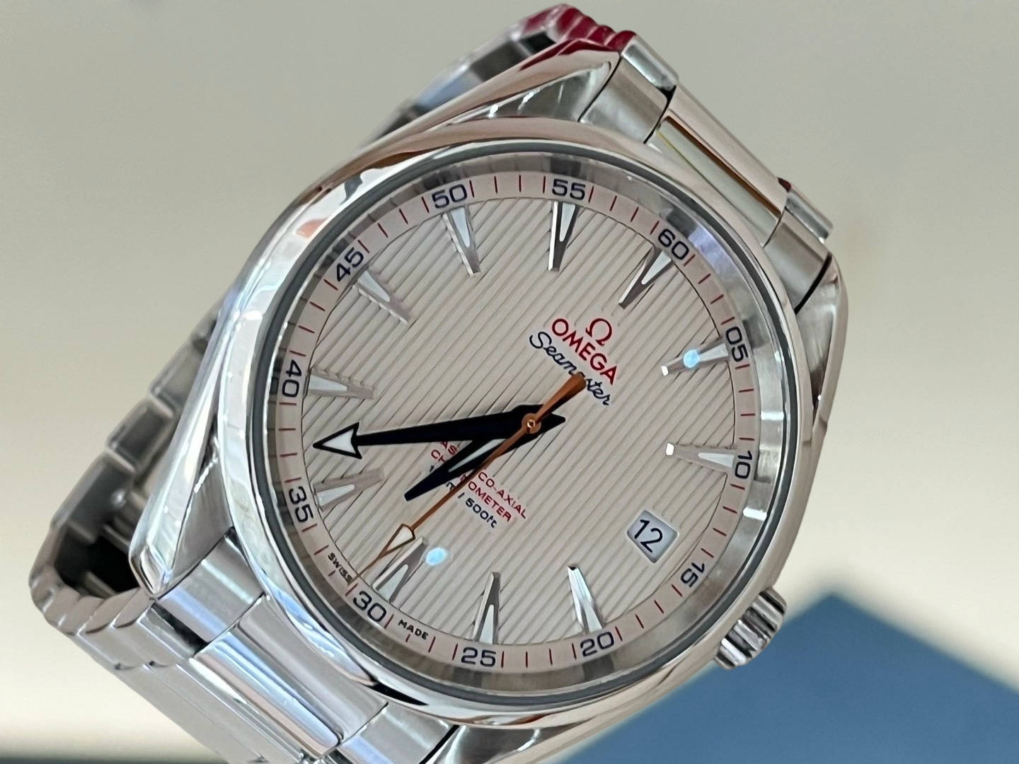 Omega 231.10.42.21.02.004 detail 2