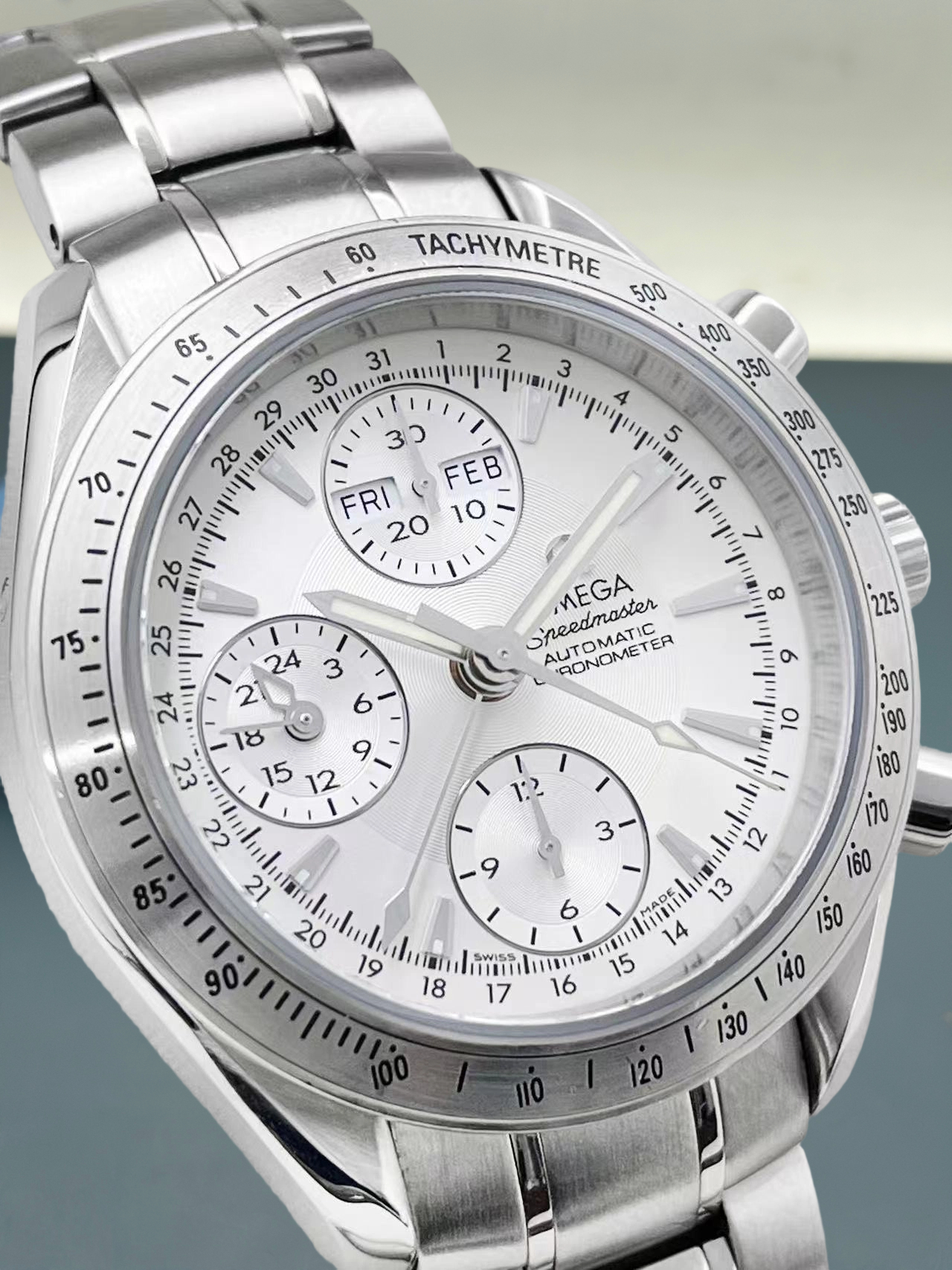 Omega 3221.30.00 detail 2