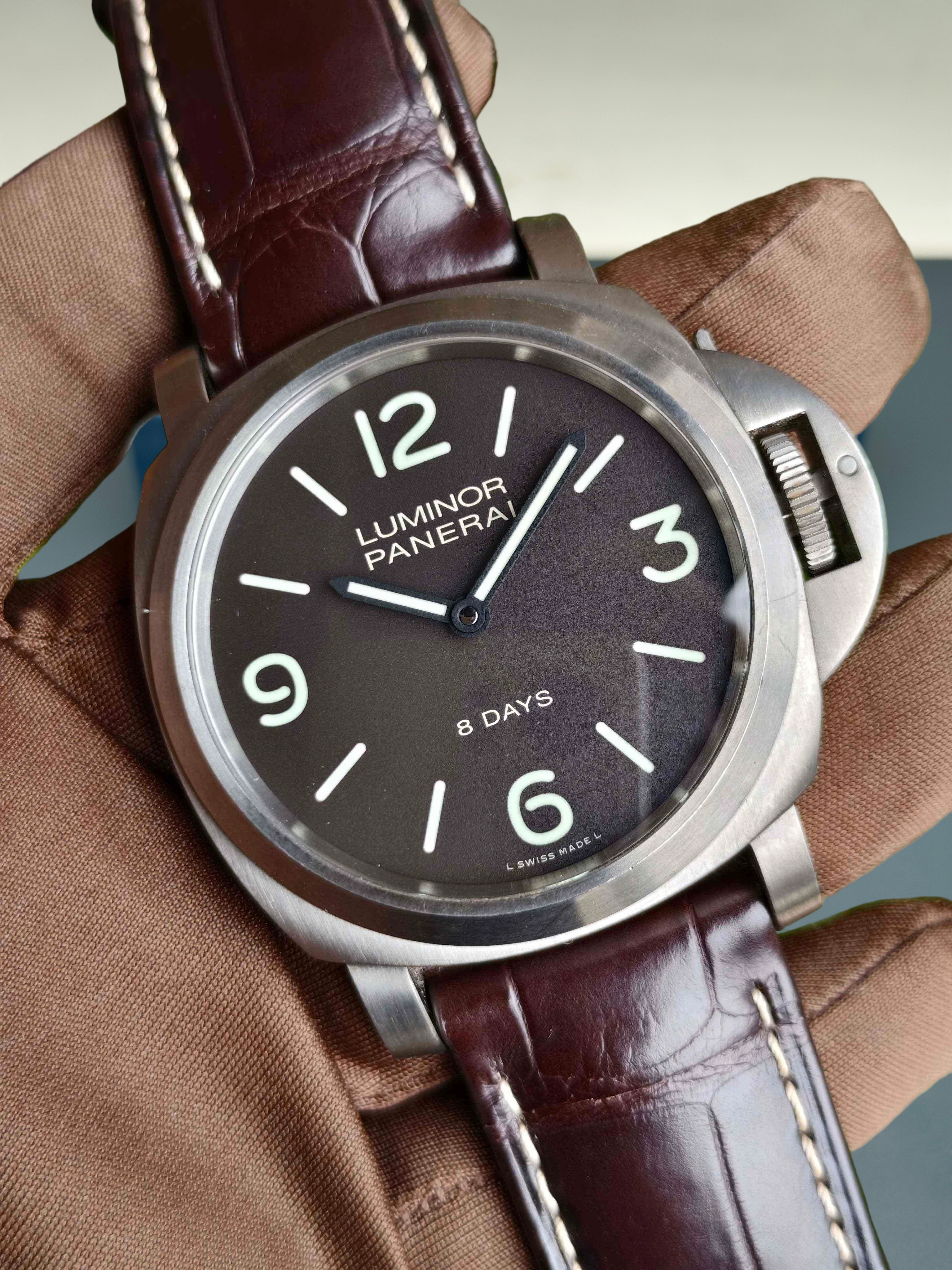 Panerai PAM00562 detail 1