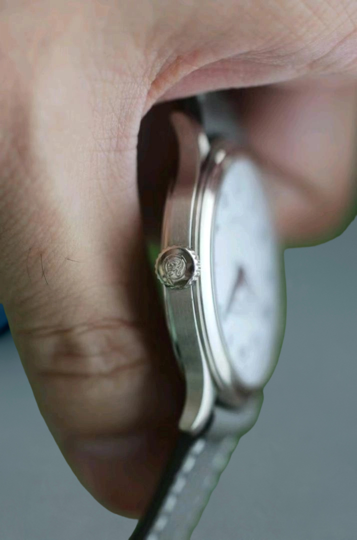 Roger Dubuis S37 detail 3