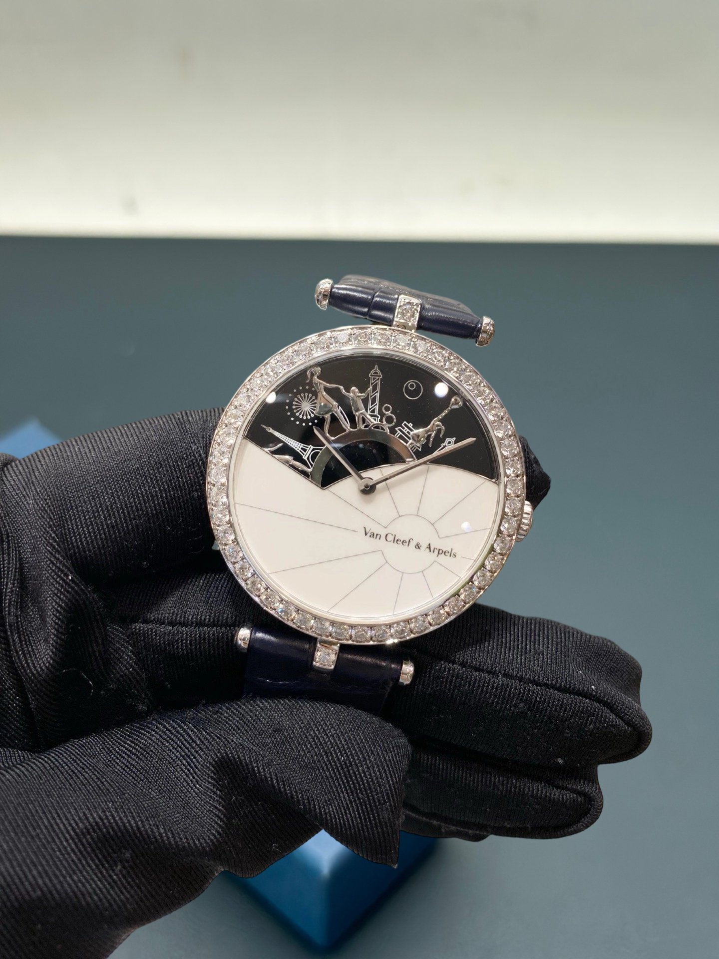 Van Cleef & Arpels VCARO3ZB00