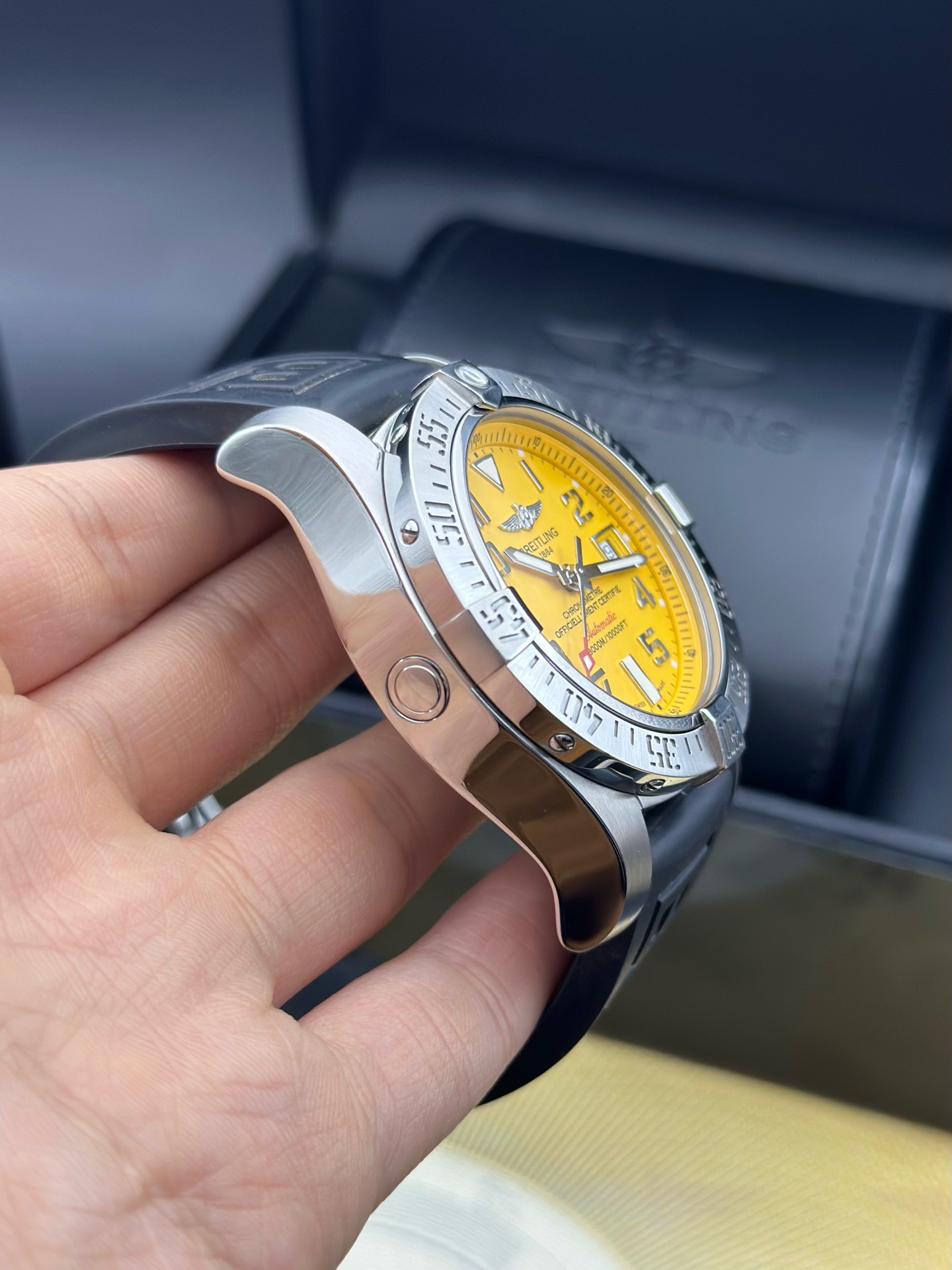 Breitling A1733110 detail 2
