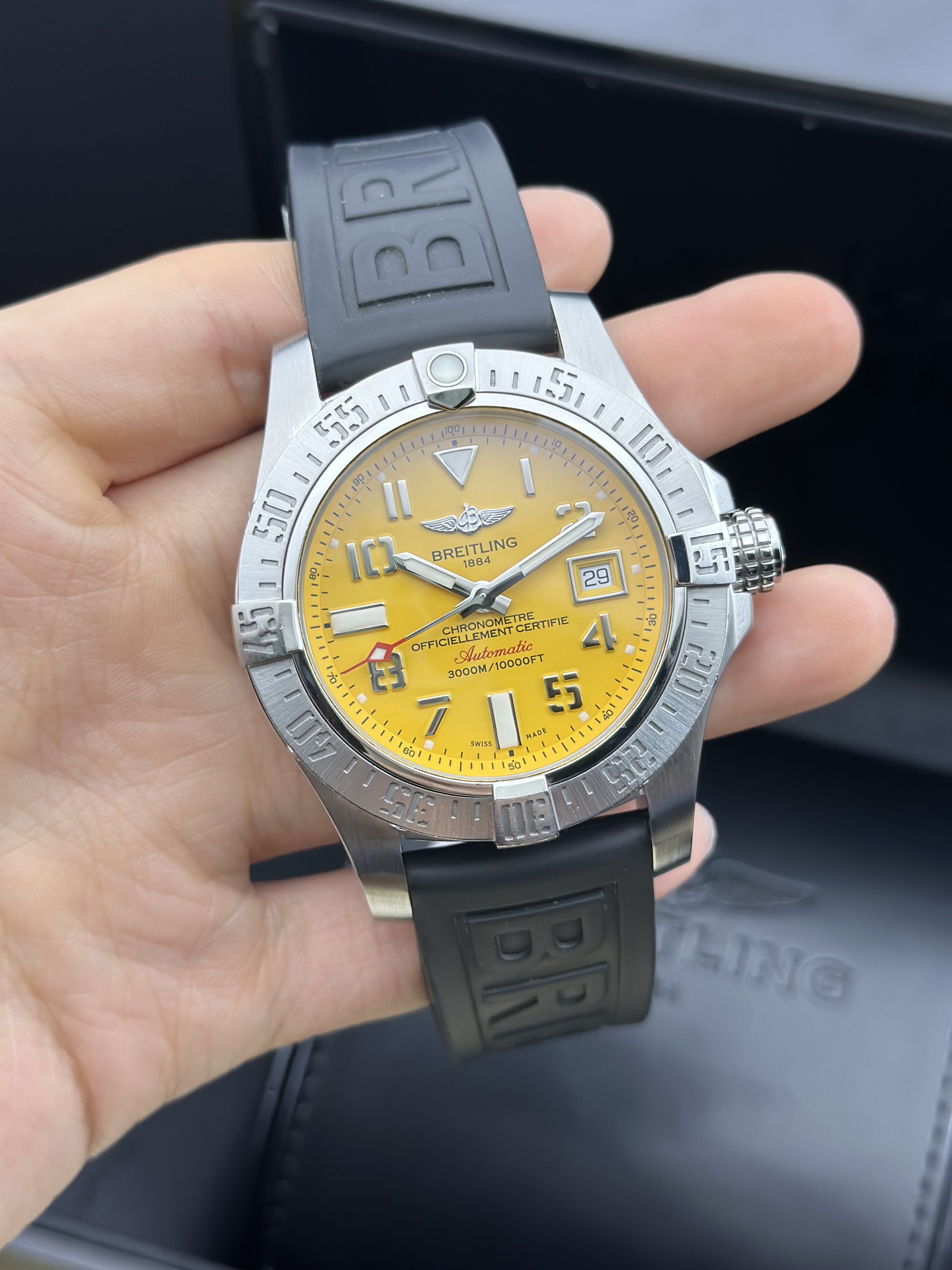 Breitling A1733110 detail 1