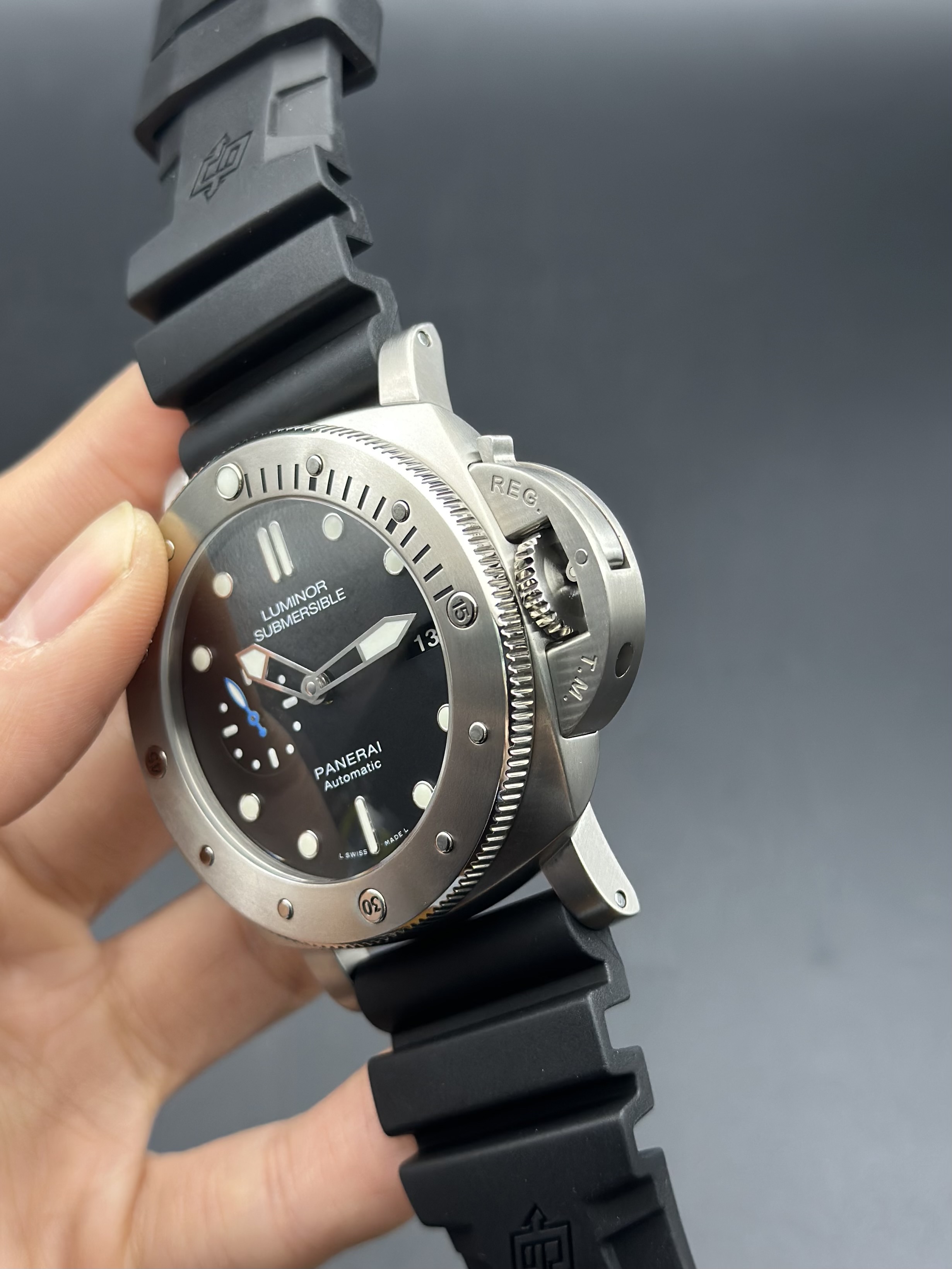 Panerai PAM01305 detail 4