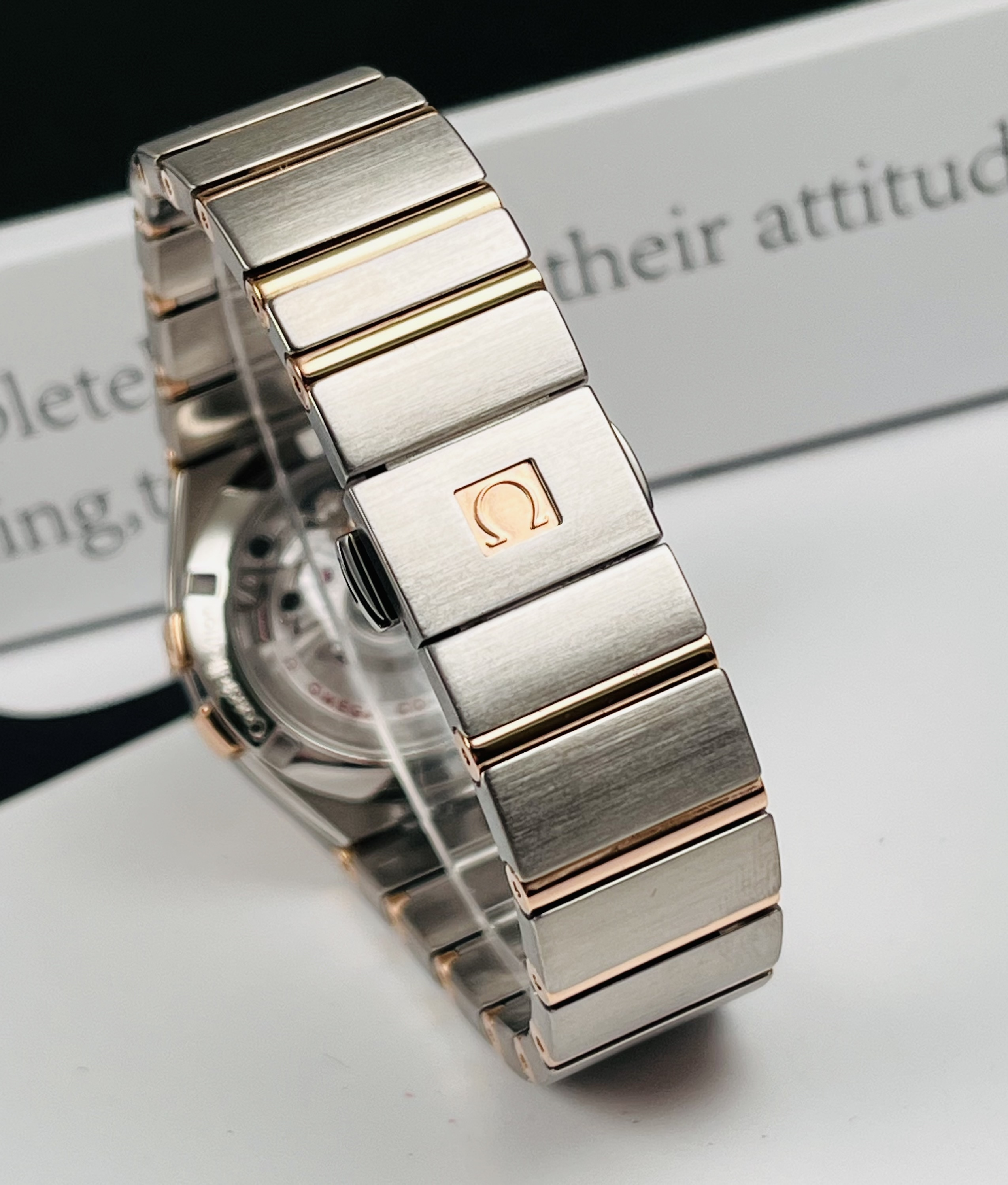 Omega 123.20.27.20.53.001 detail 5