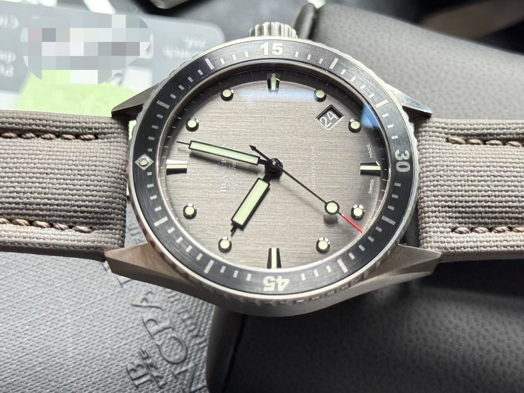 Blancpain 5000-1210-G52A detail 3