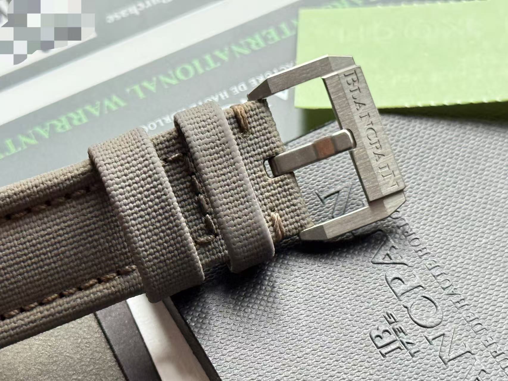 Blancpain 5000-1210-G52A detail 4
