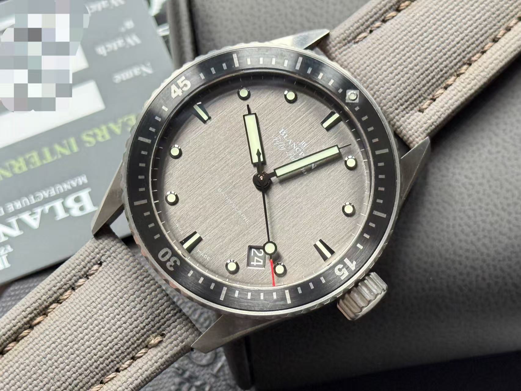 Blancpain 5000-1210-G52A detail 5