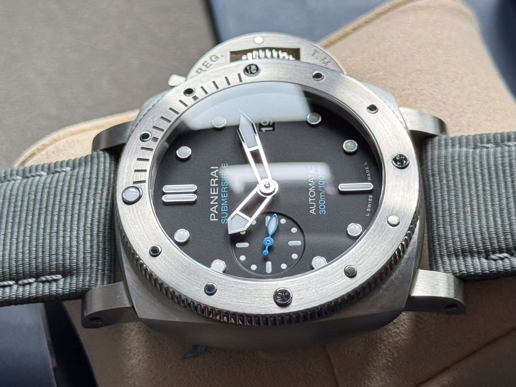 Panerai PAM02973 detail 1