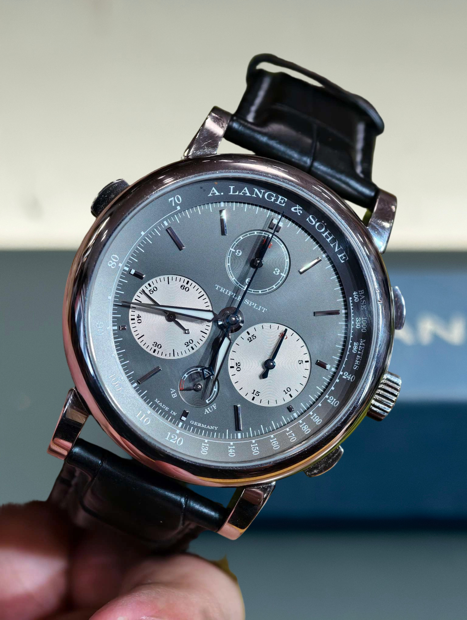 A. Lange & S&ouml;hne 424.038 detail 1