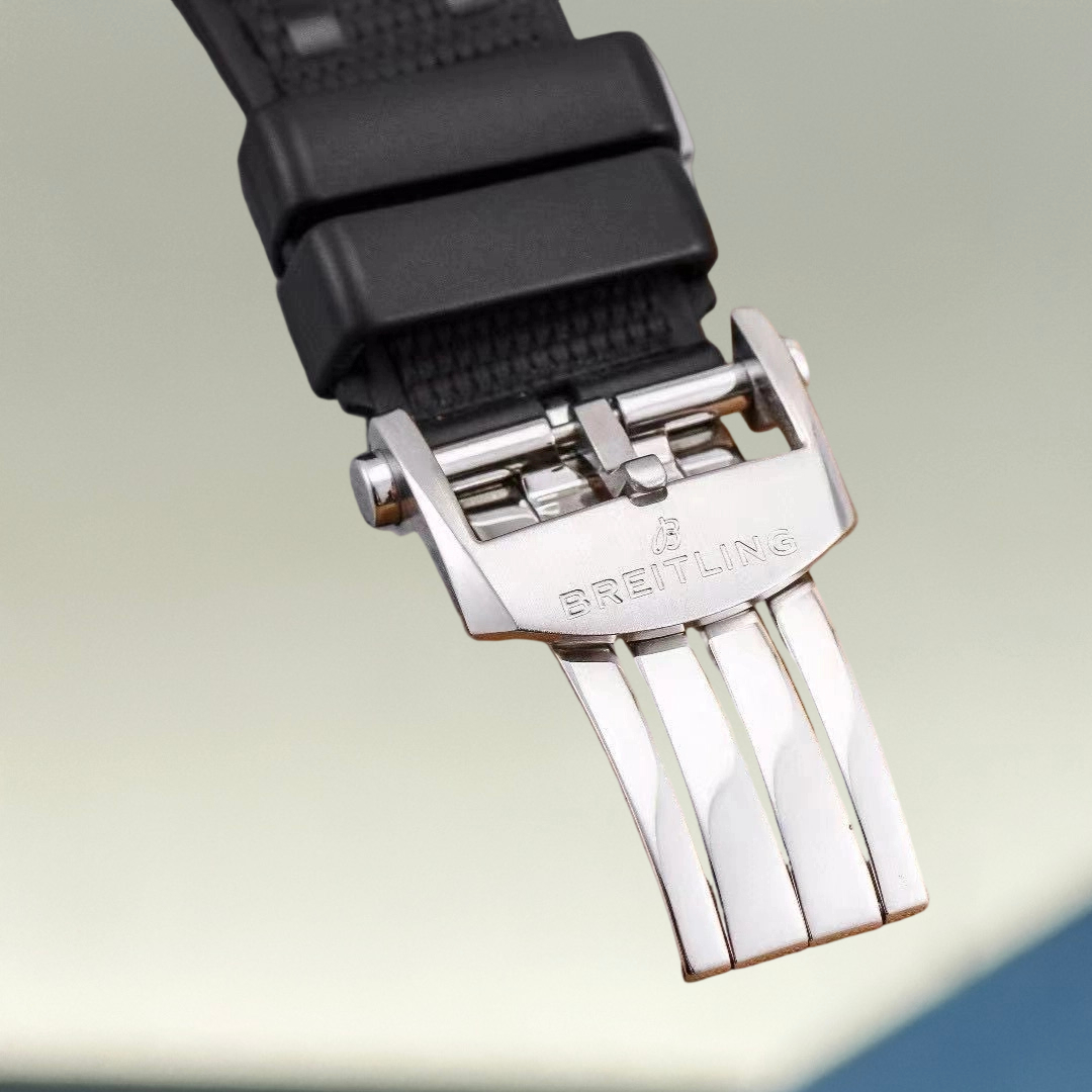 Breitling AB01364A1I1S1 detail 2