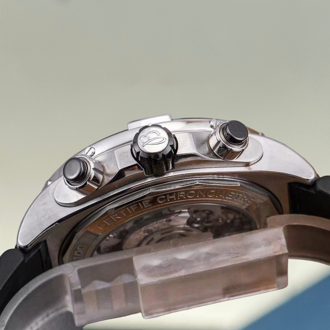 Breitling AB01364A1I1S1 detail 4