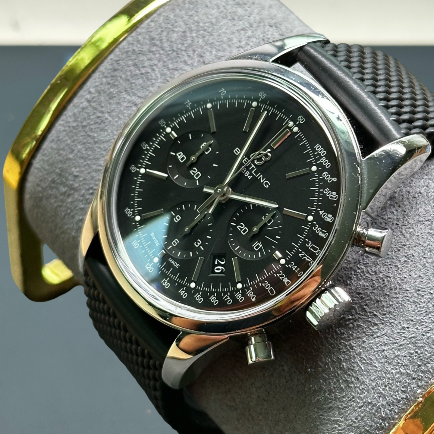 Breitling AB015212 detail 3